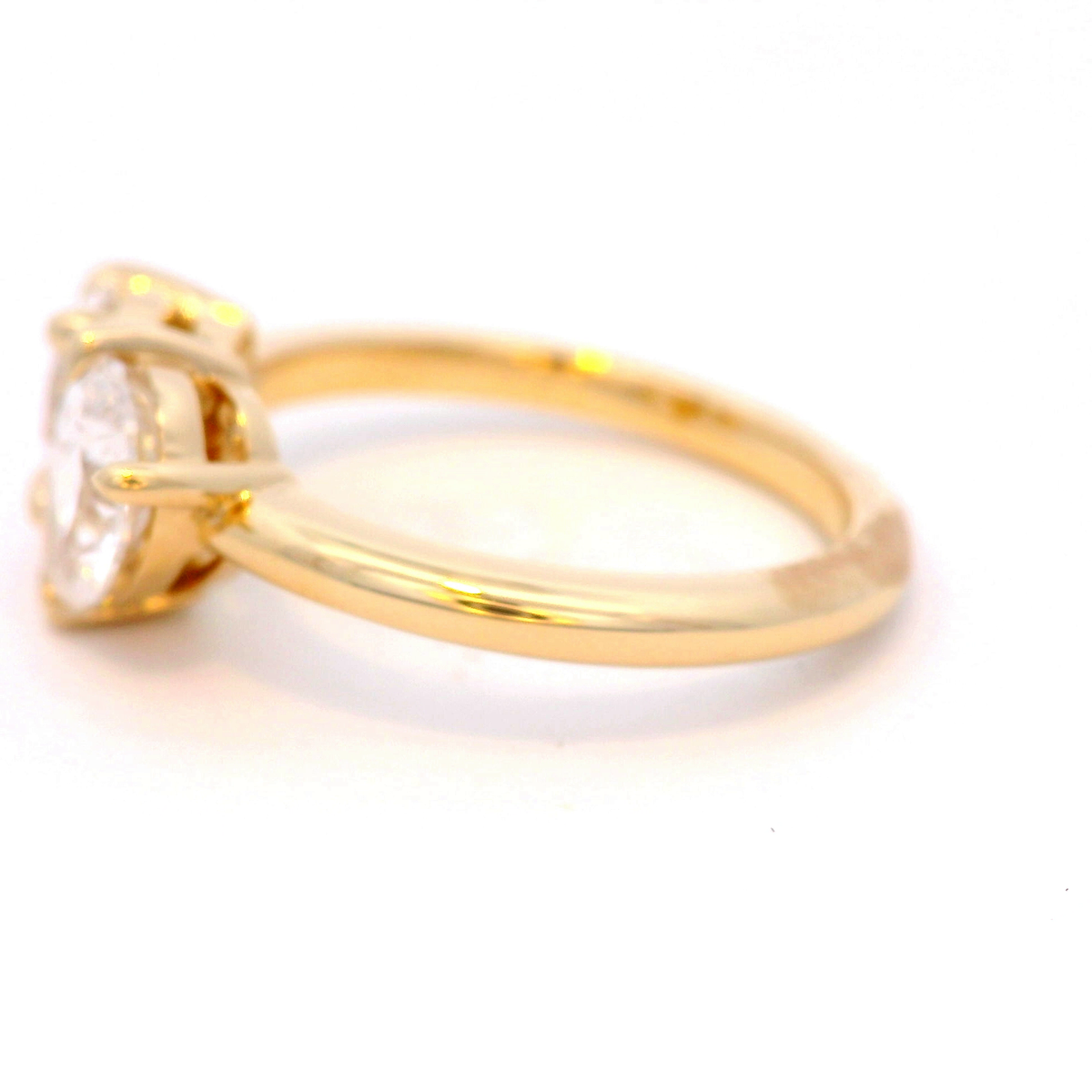 Round and Pear Shaped Diamonds Set in Yellow Gold