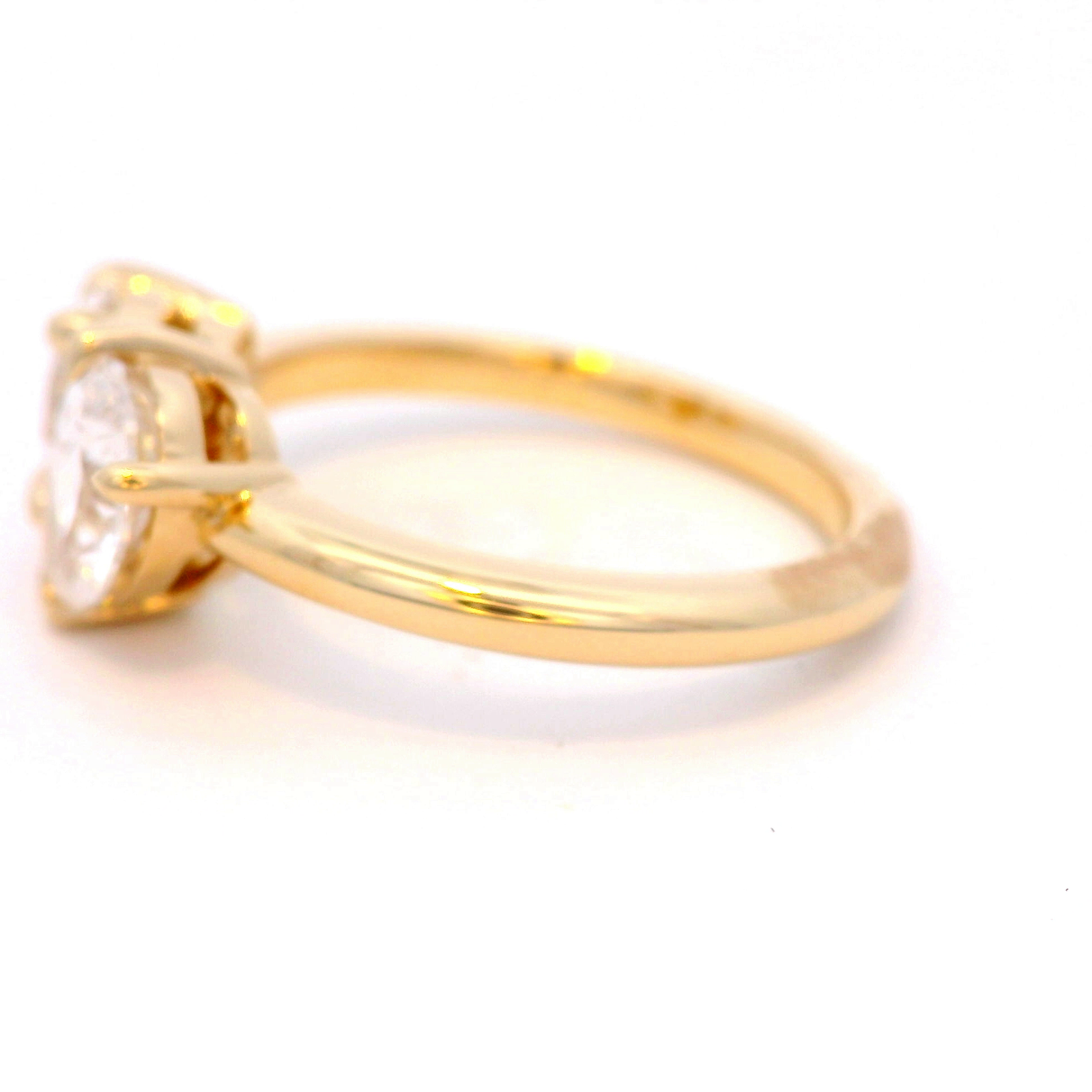 Round and Pear Shaped Diamonds Set in Yellow Gold