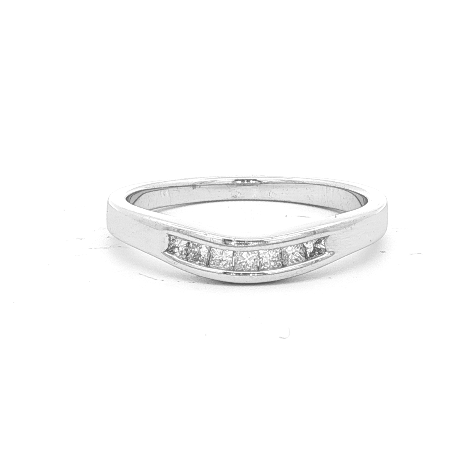 Curved Diamond Princess Cut in White Gold