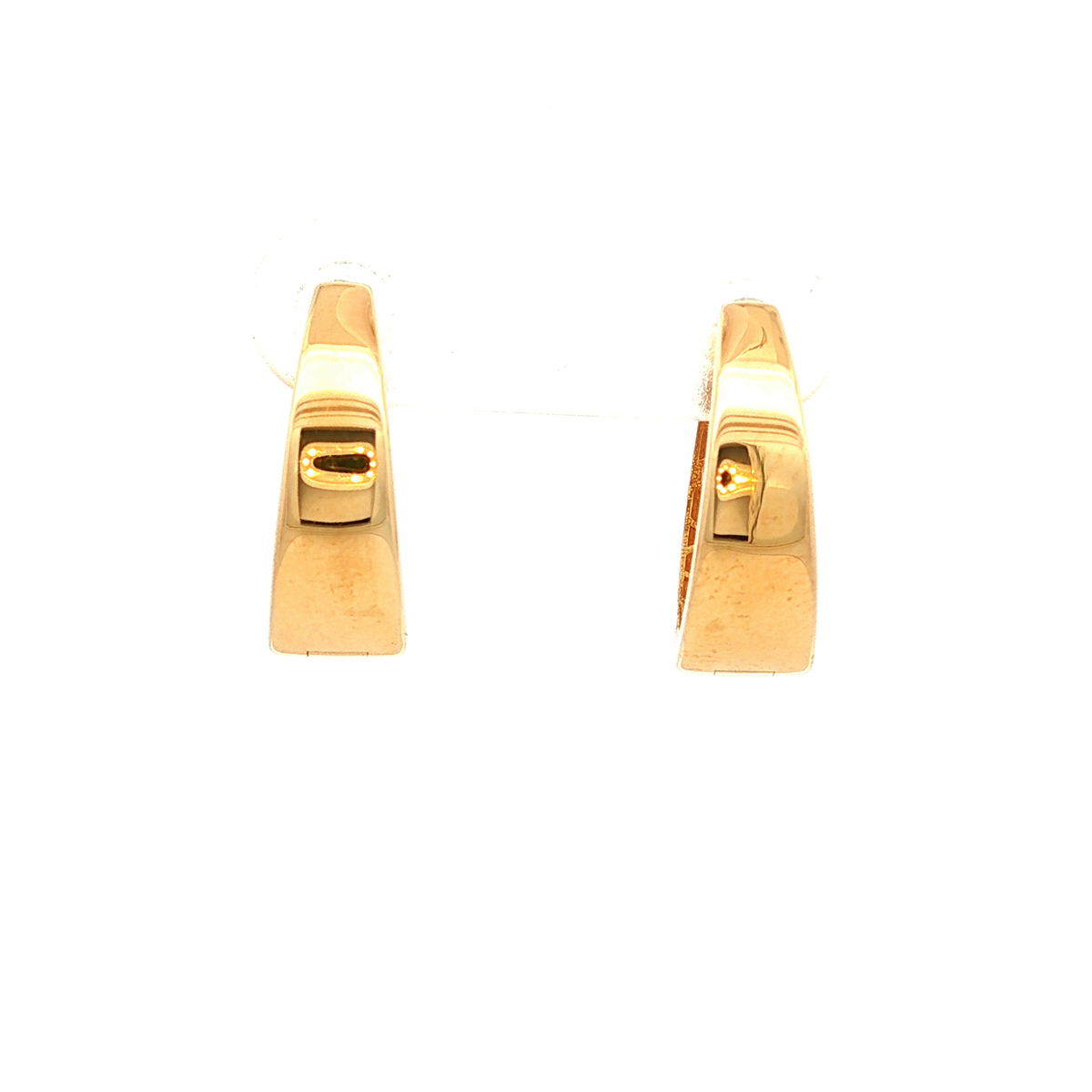 Plain Grad Huggie in Yellow Gold