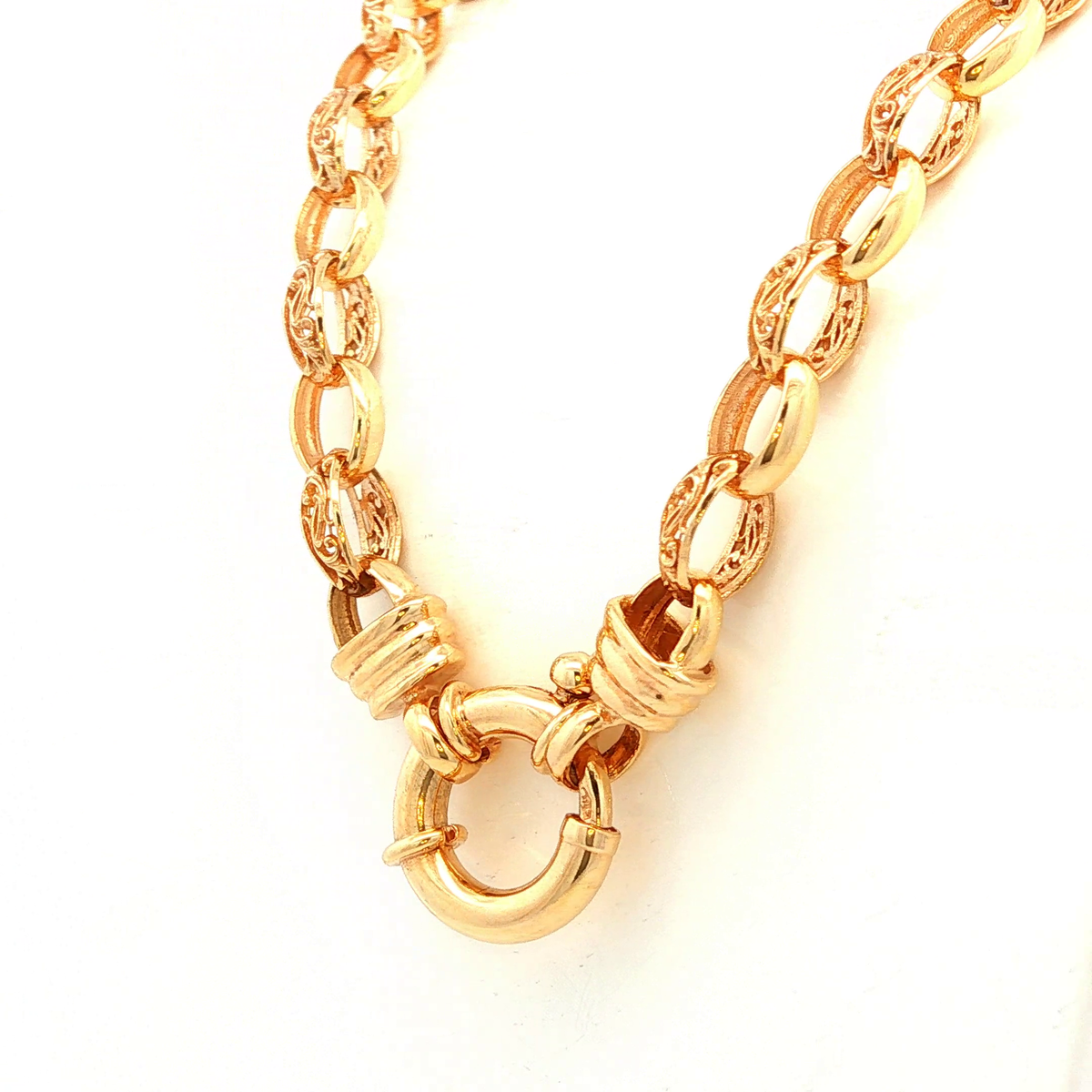 Solid Oval Filigree Belcher Necklace in Yellow Gold