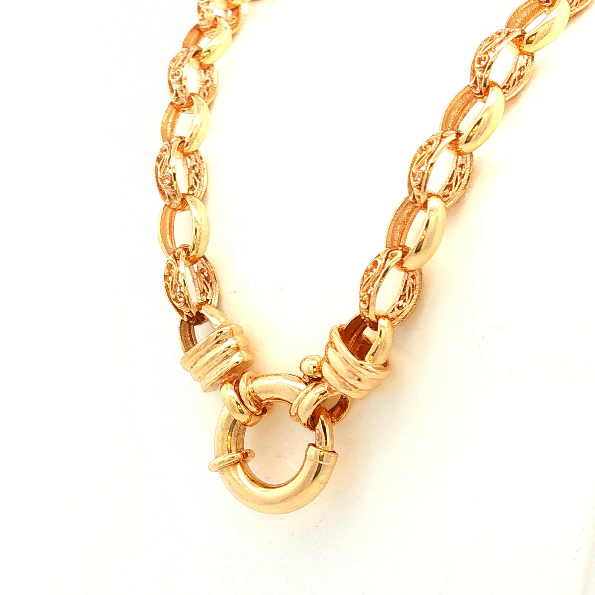 Solid Oval Filigree Belcher Necklace in Yellow Gold