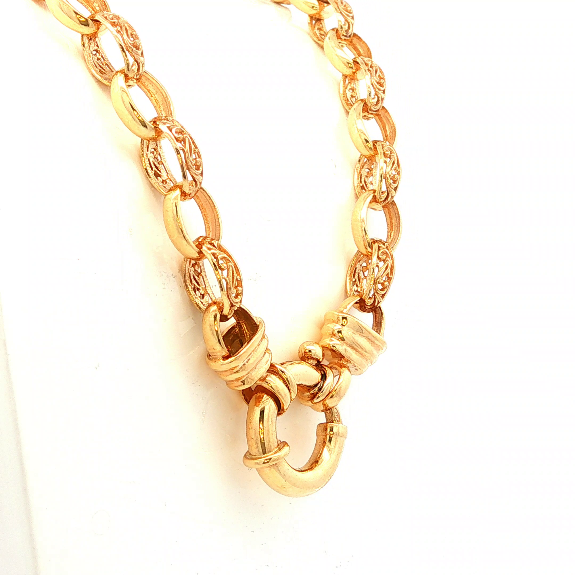 Solid Oval Filigree Belcher Necklace in Yellow Gold