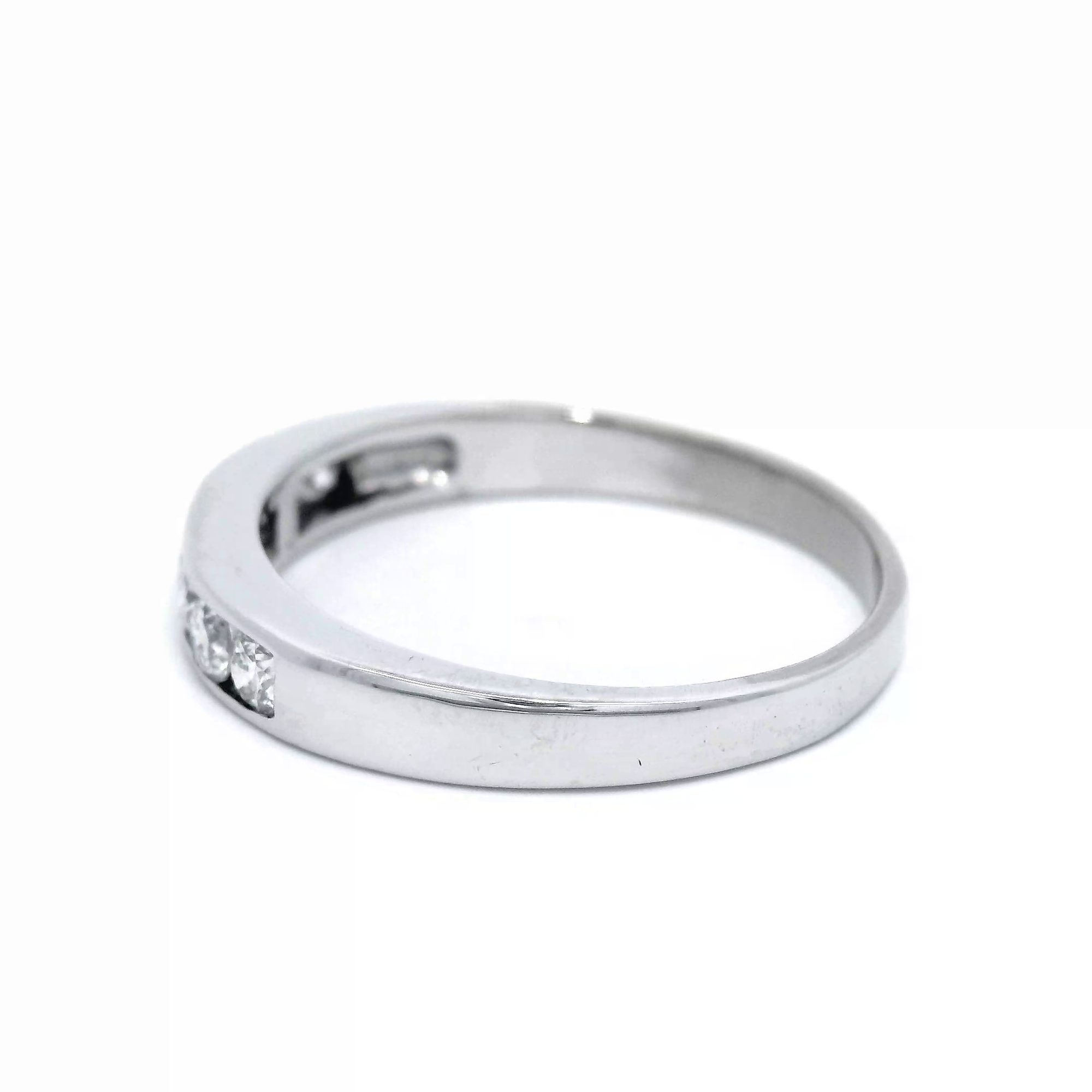 Q7 18CT W/G 7=.39CT RBC CHANNEL SET BAND SZ N