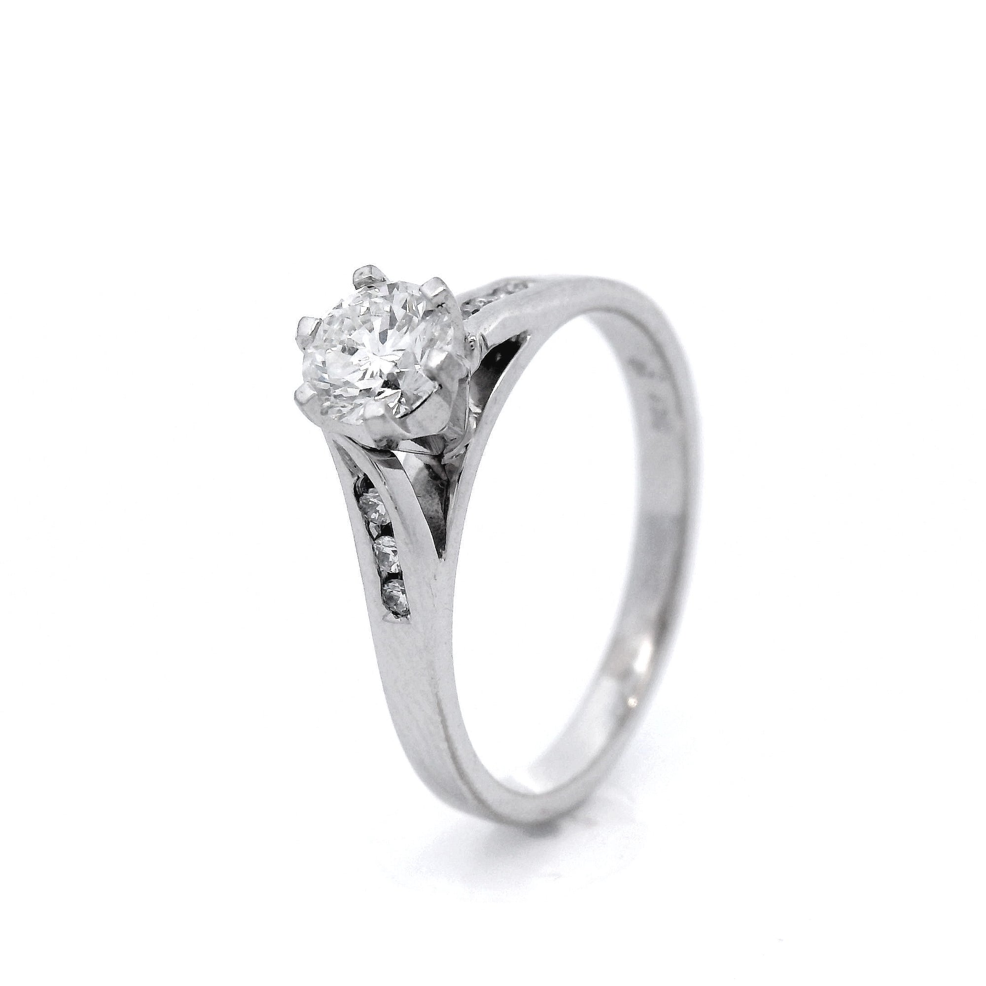 Solitaire Diamond with Shoulder Set in White Gold