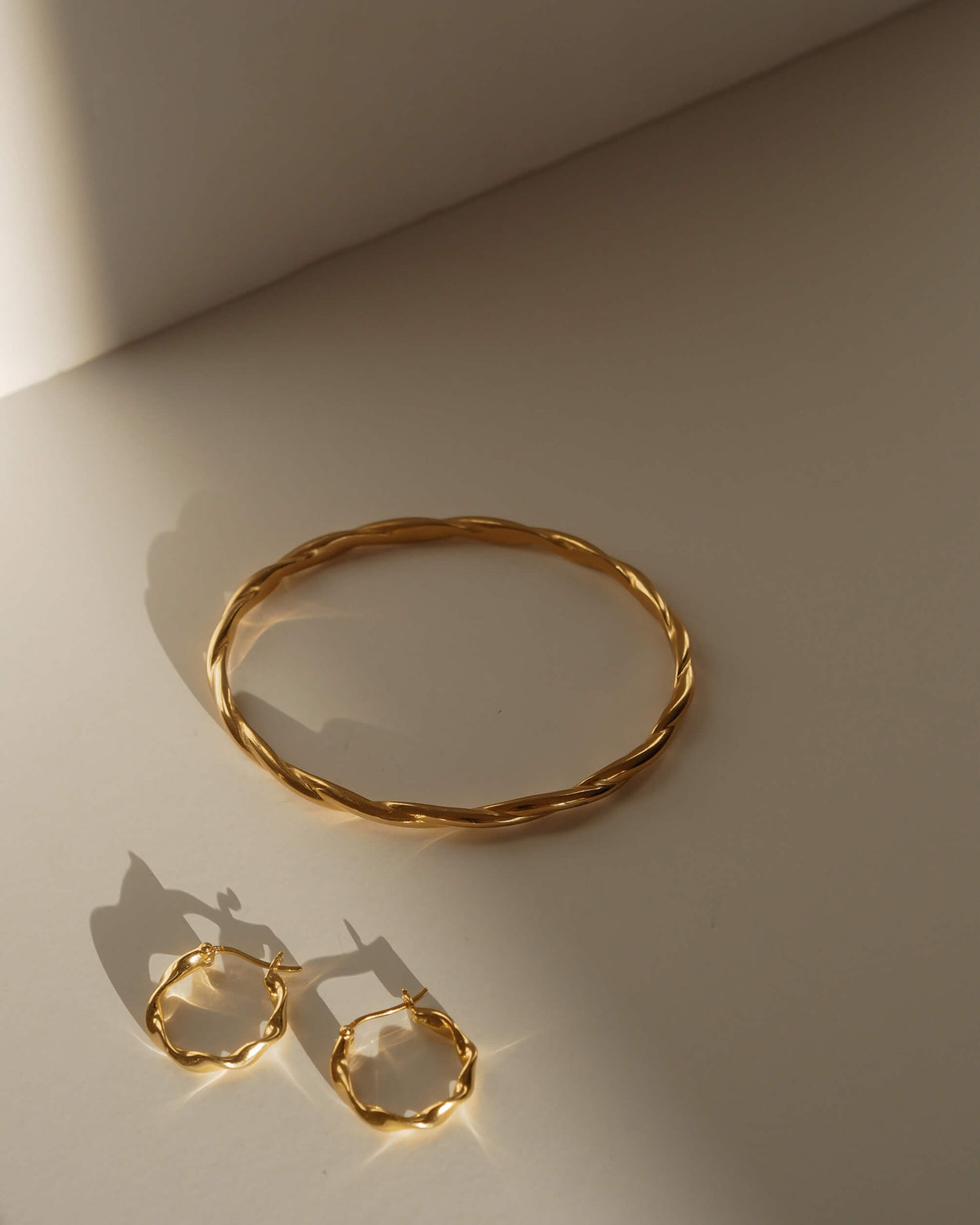 Kirstin Ash Wave Hoops Gold Plated