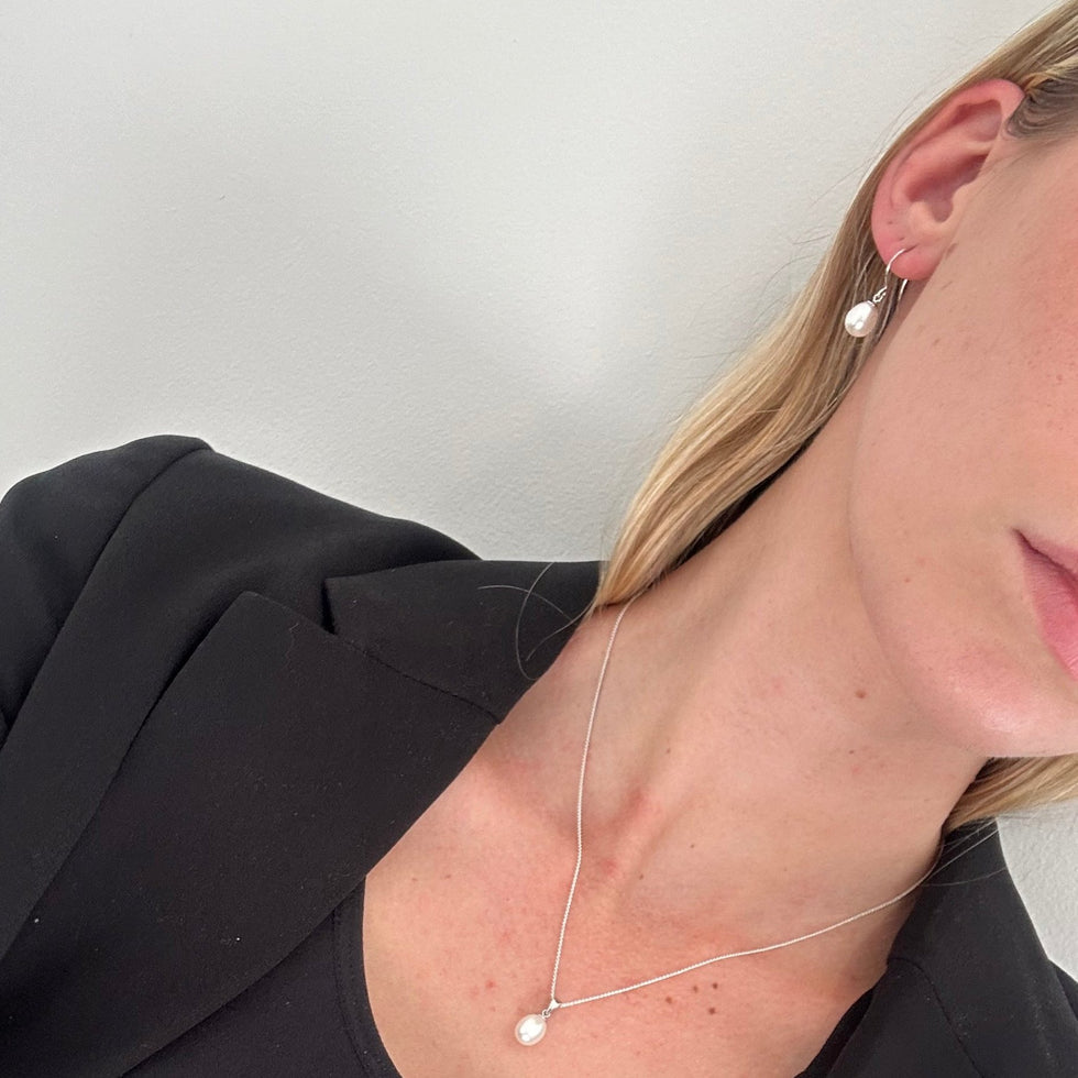 Ikecho White Freshwater Pearl Venus Earrings