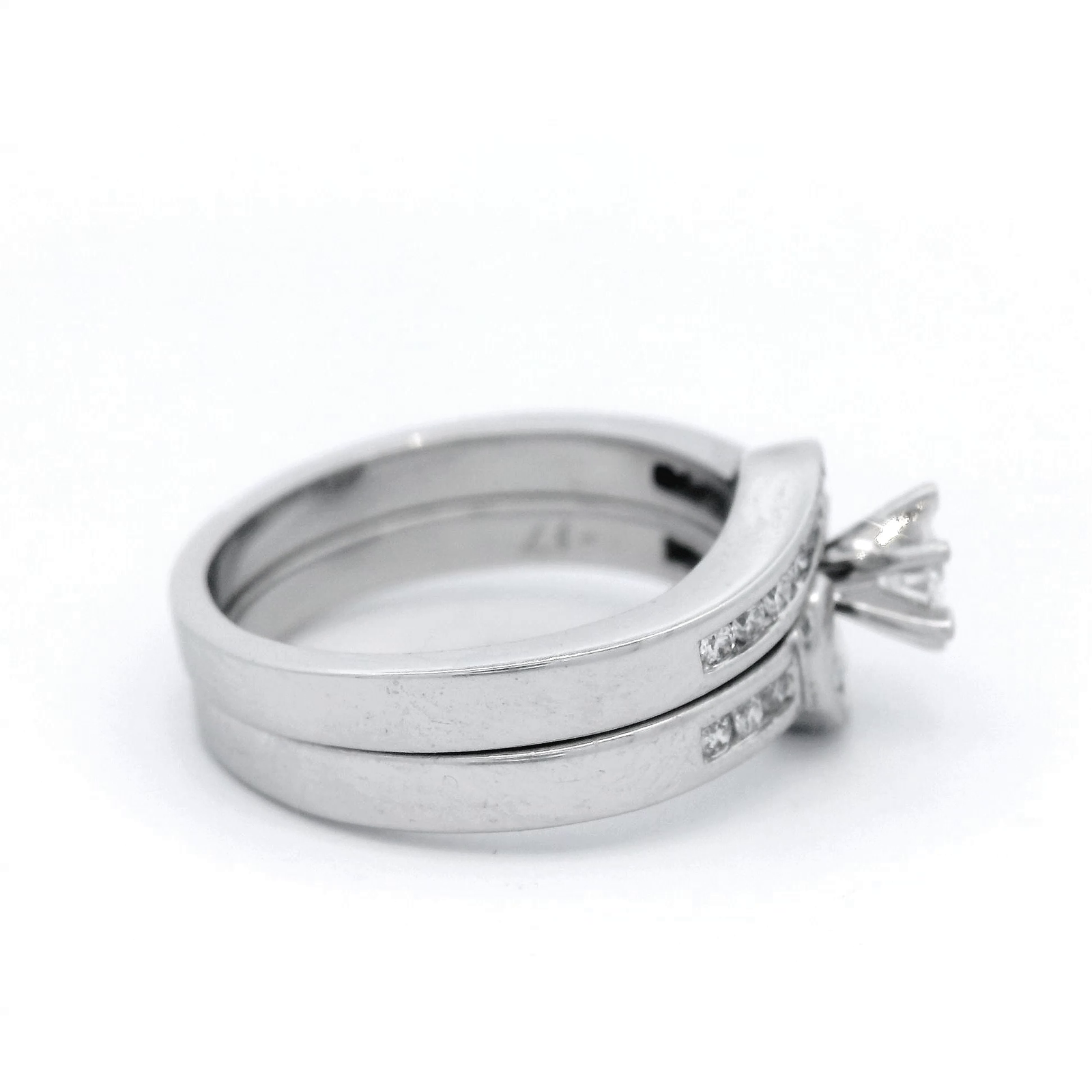 Diamond Set Fitted Wedder Ring in White Gold