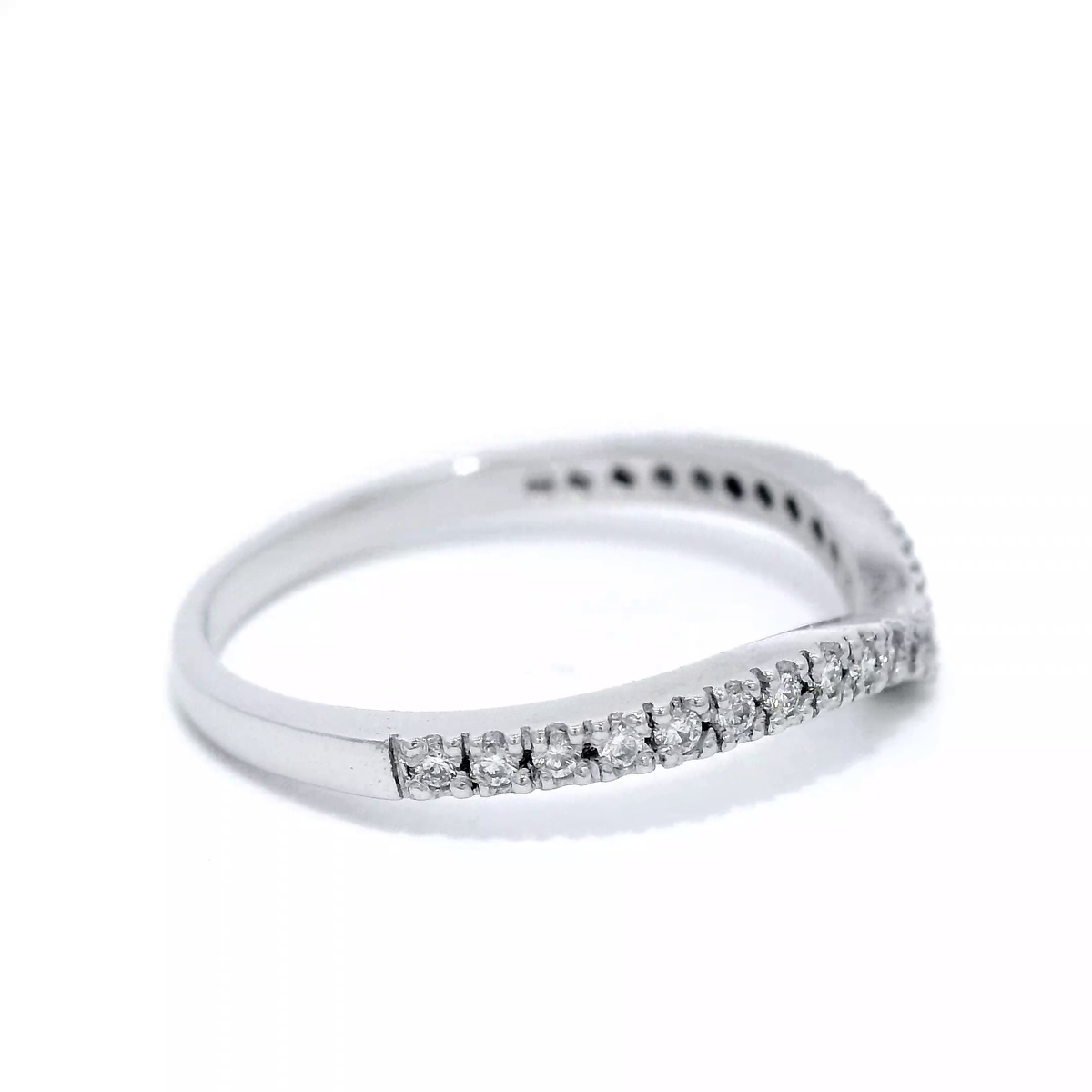 25x150pc Diamond 18ct White Gold