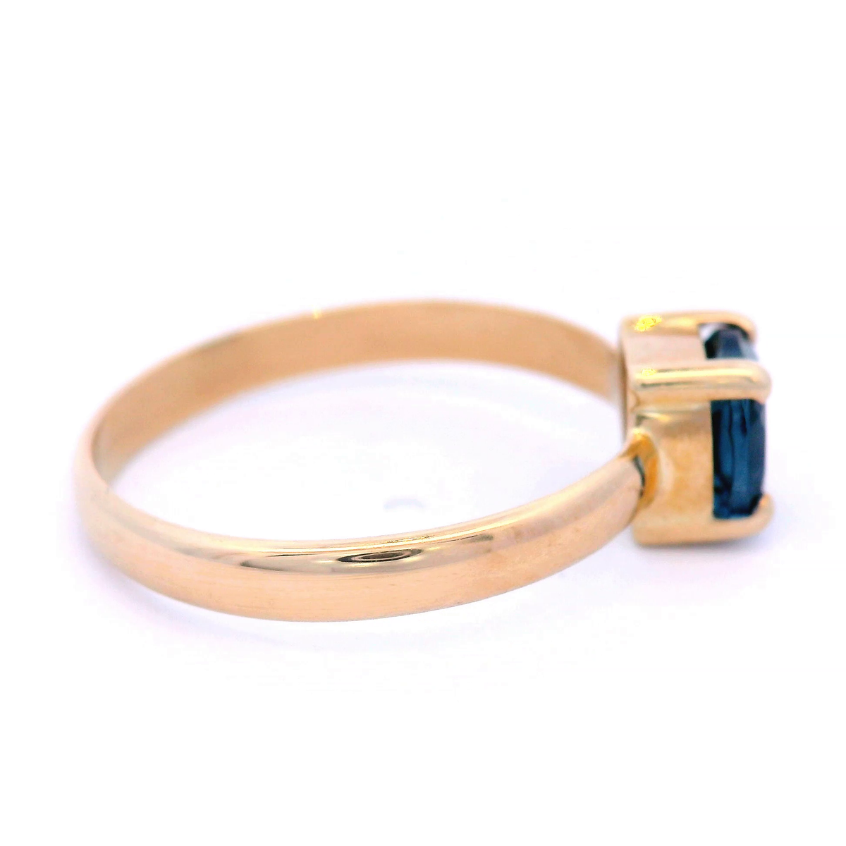 Cusion Cut London Blue Topaz in a 4 Claws Setting Yellow Gold Dress Ring