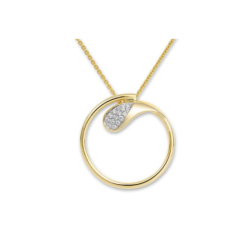 Diamond Circle Pendant Set in Yellow Gold