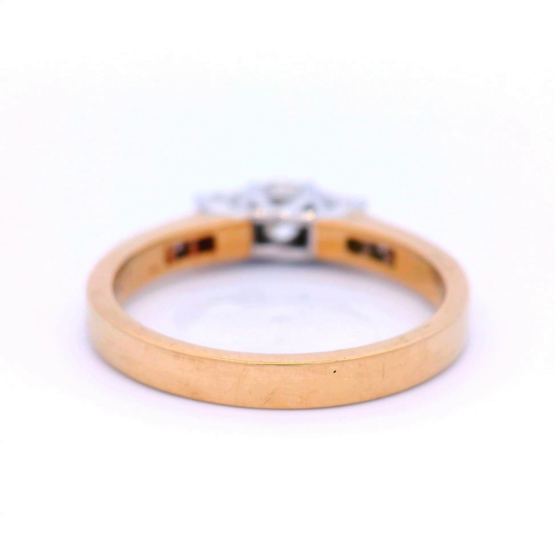 Diamond Engangement Ring set in Yellow Gold