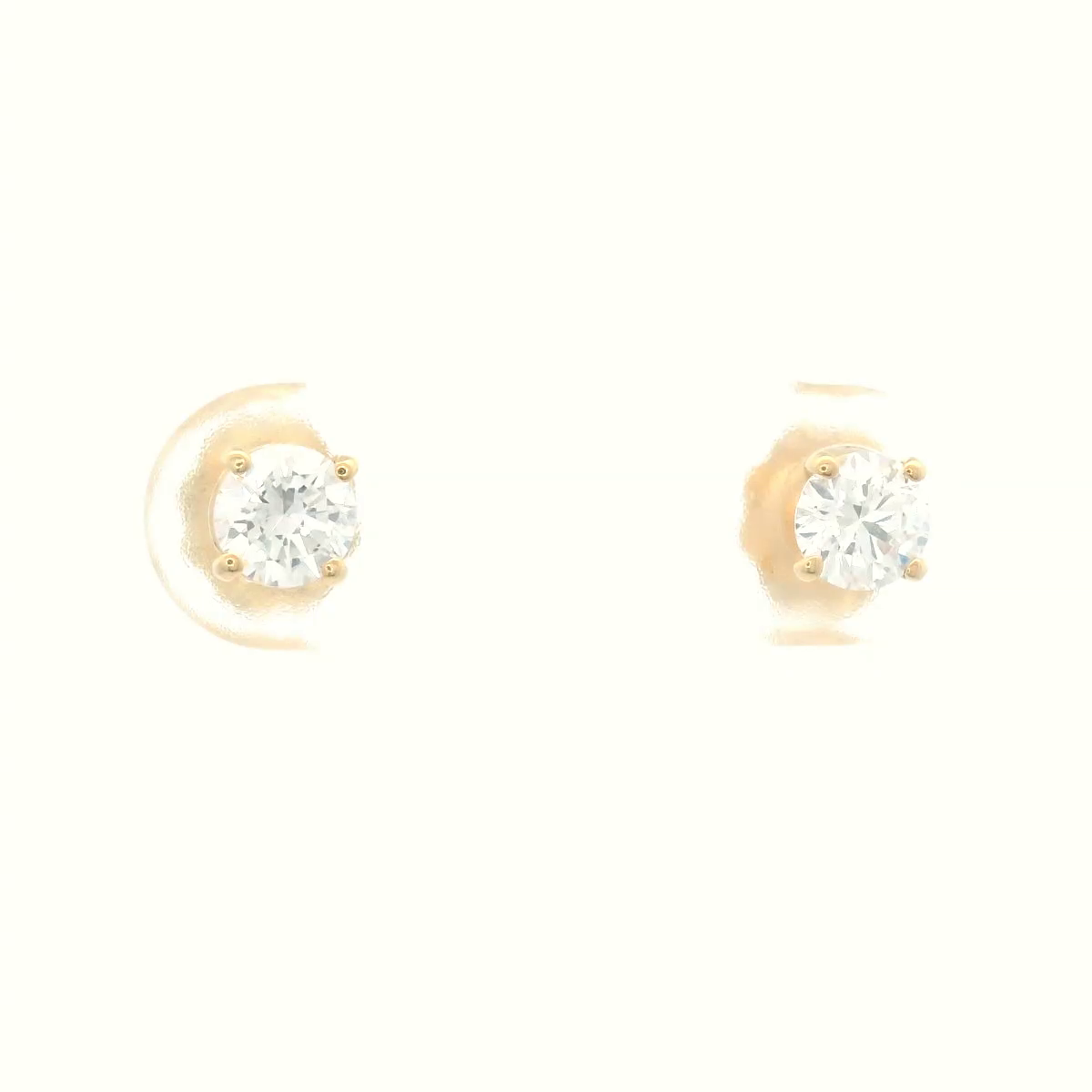 Diamond in a 4 Claw Yellow Gold Stud Earring