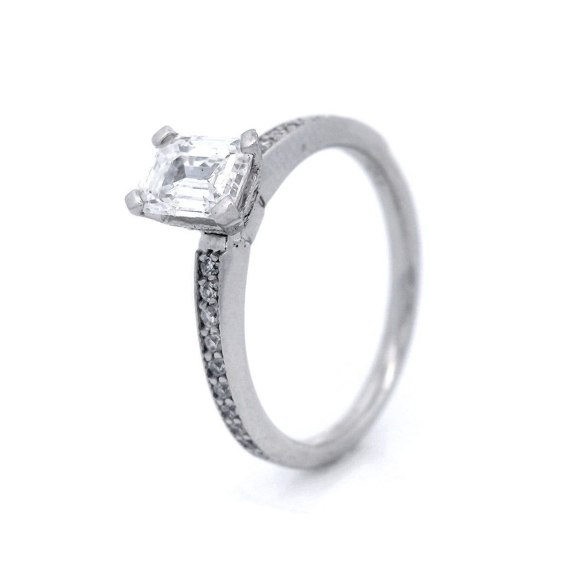 Emerald Cut Diamond with Shoulder Set Diamond in White Gold