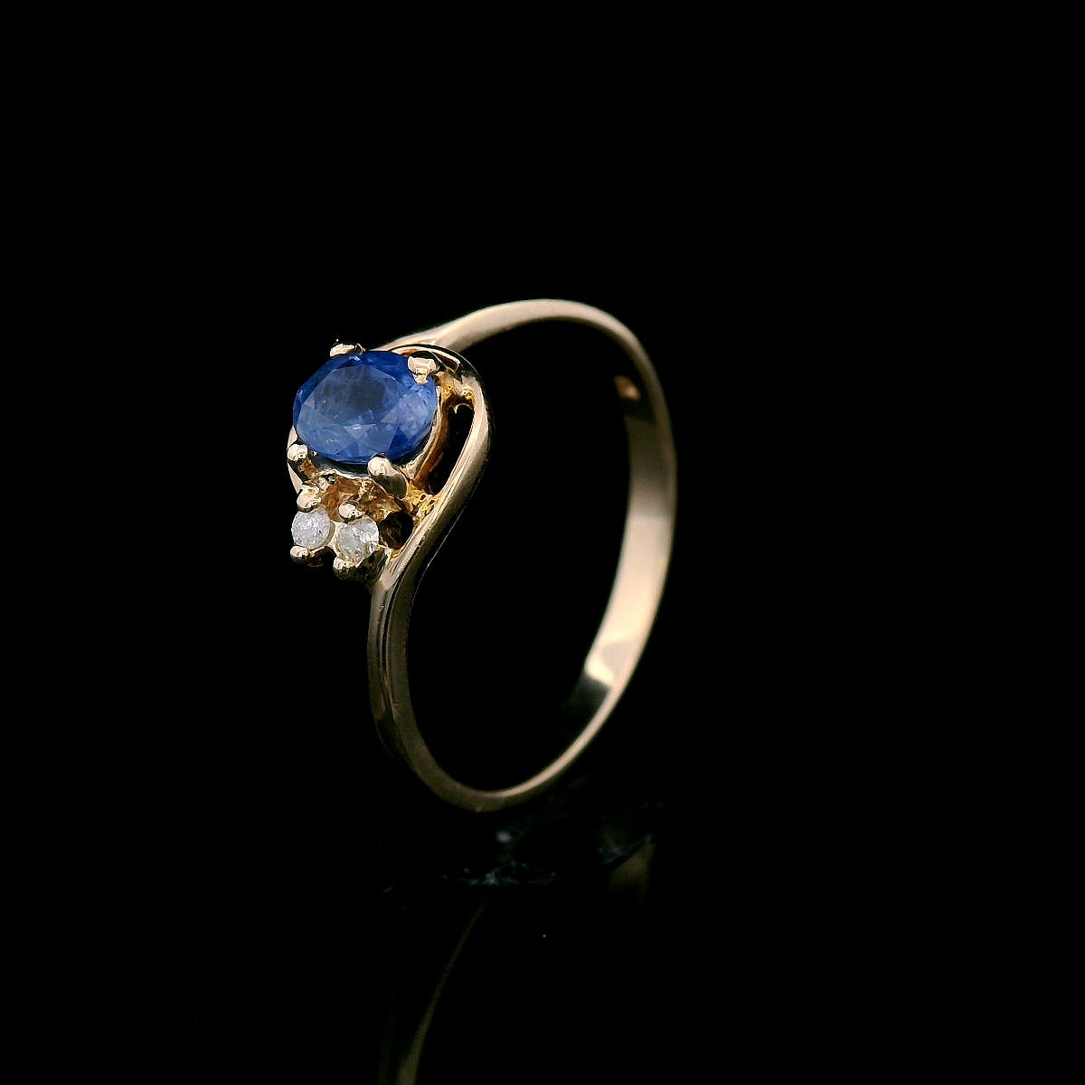 Blue Australian Sapphire Dress Ring Set in Yellow Gold