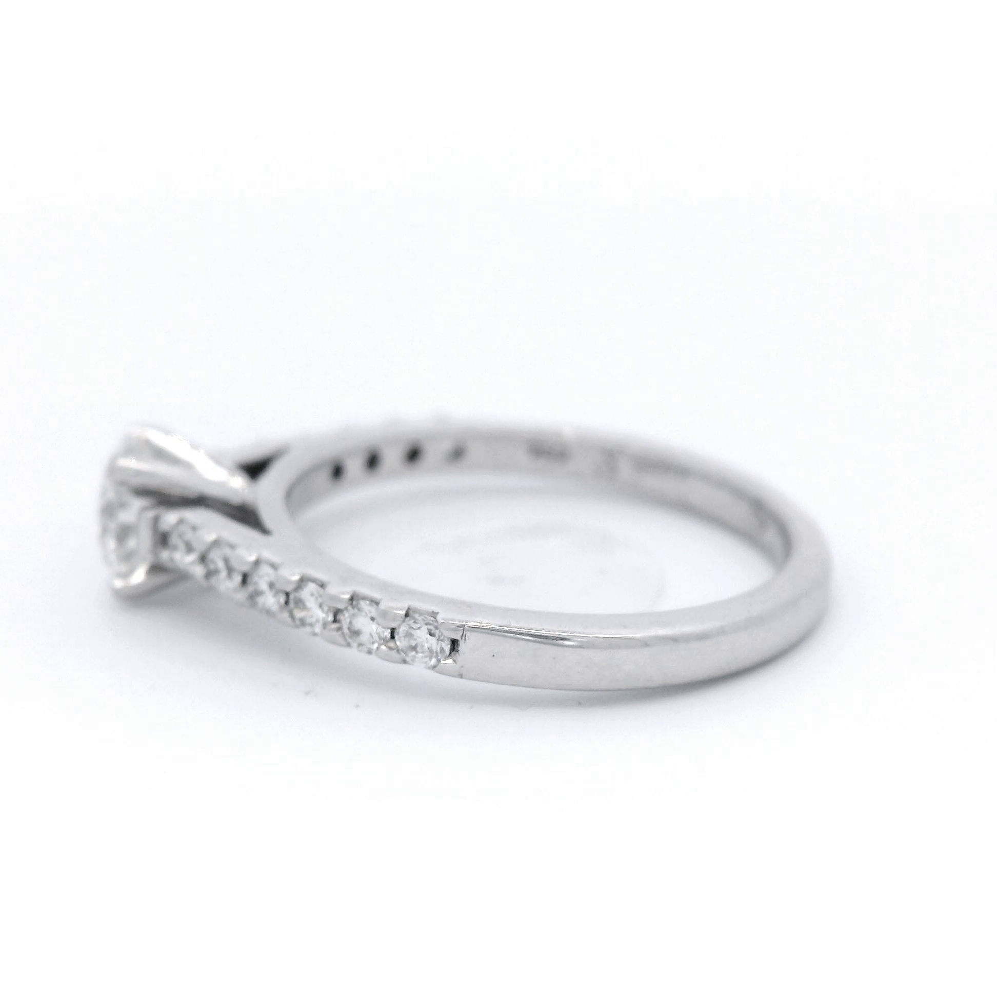 Round Brilliant Cut Diamond Ring Set in White Gold