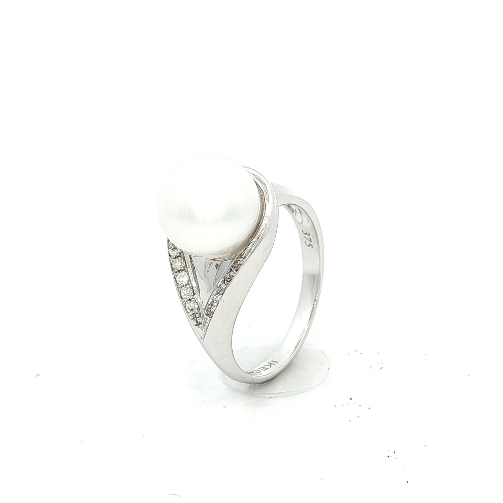 Freshwater Pearl Diamond Ring in White Gold