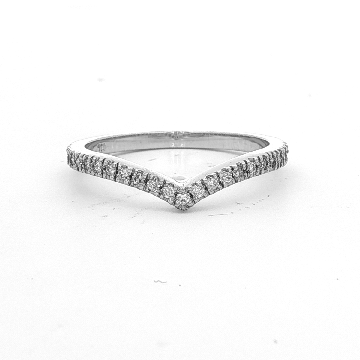 25x150pc Diamond 18ct White Gold