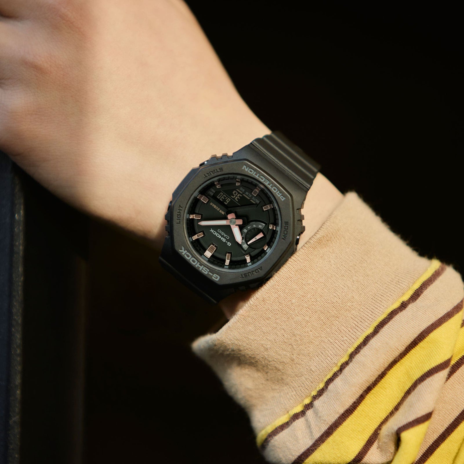 G-Shock Mid-Size S-Series CasiOak GMAS2100-1A