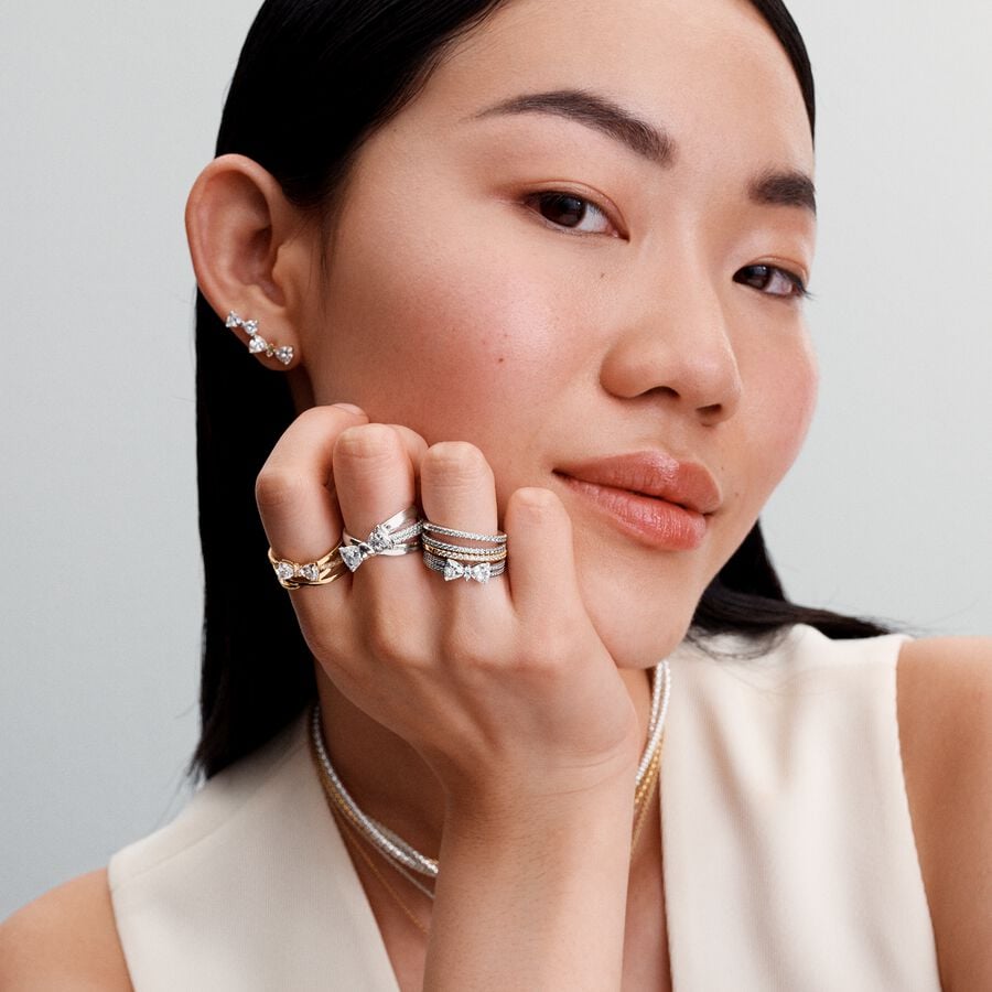 Bow sterling silver ring with clear cubic zirconia