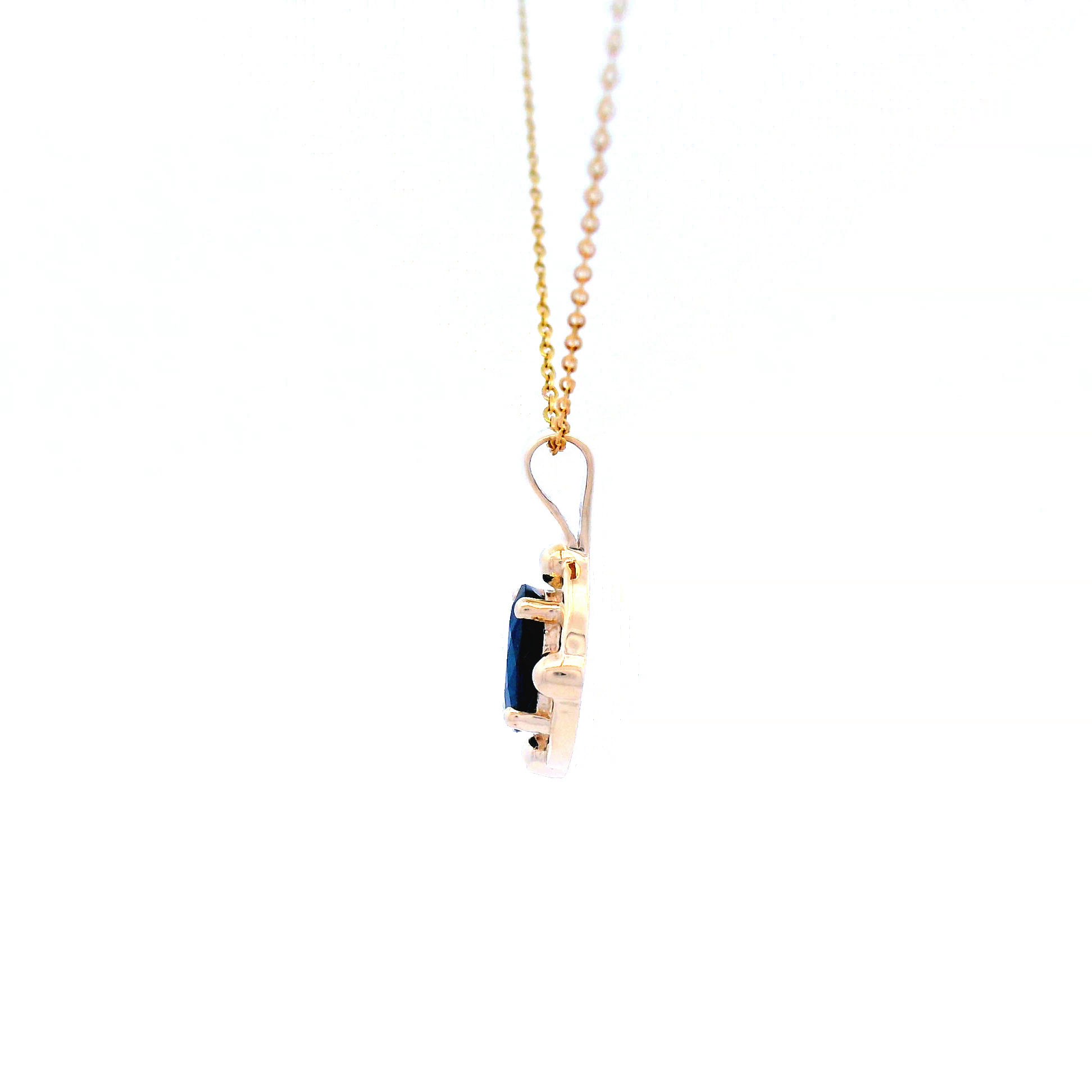 Sapphire Pendant set in Yellow Gold
