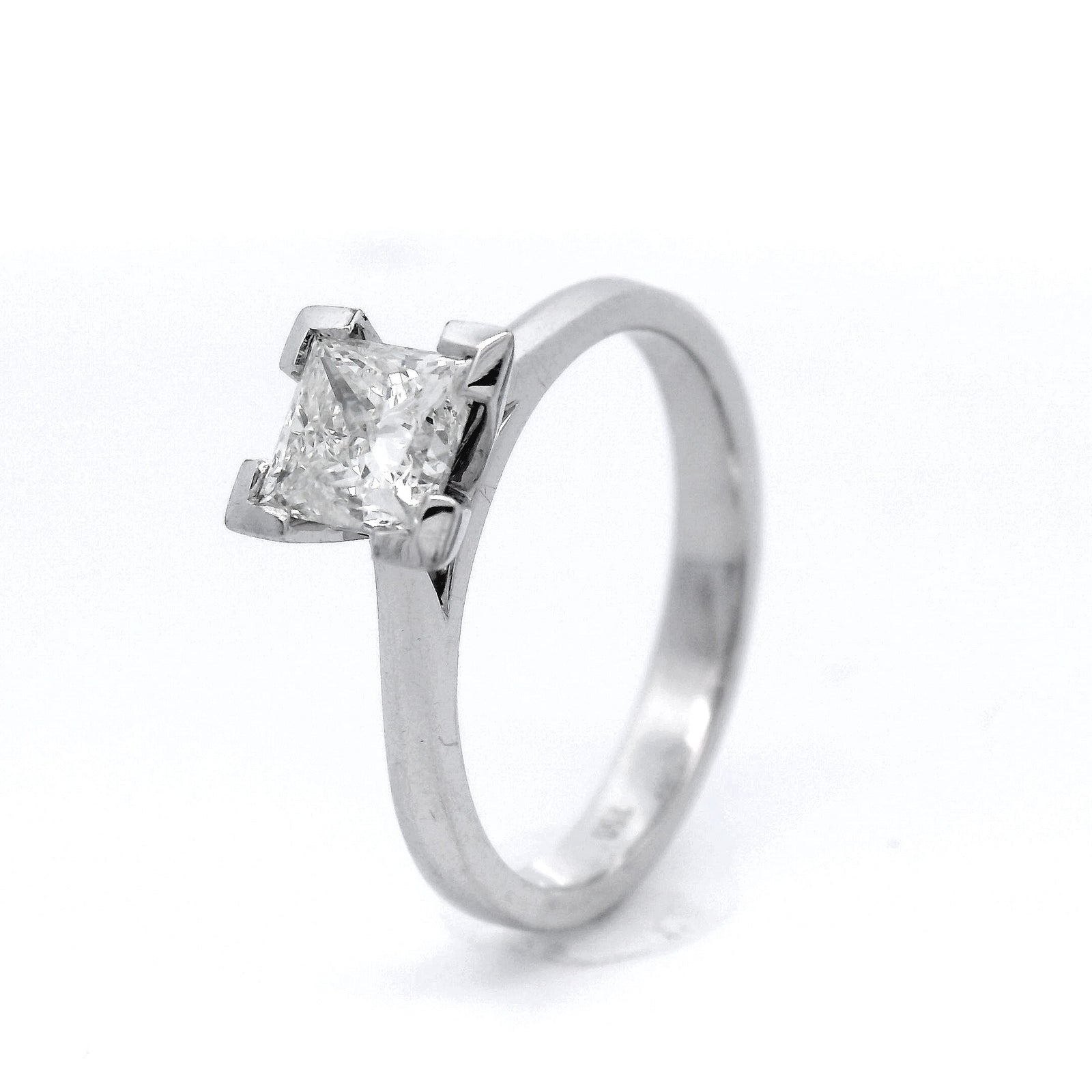 Diamond Solitaire Ring set in White Gold