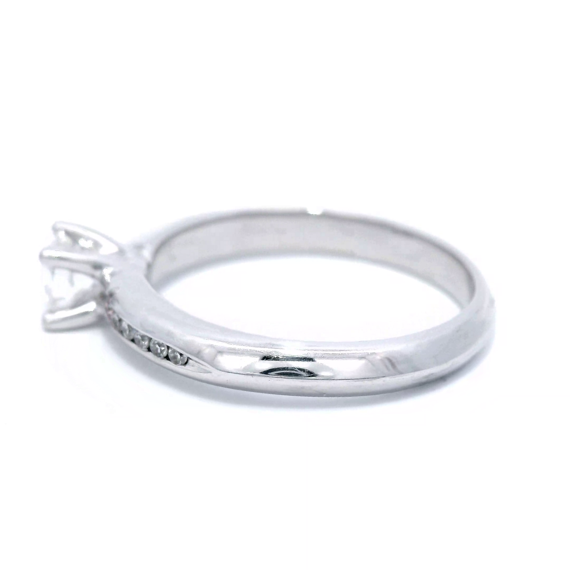 Diamond Solitaire Ring in White Gold