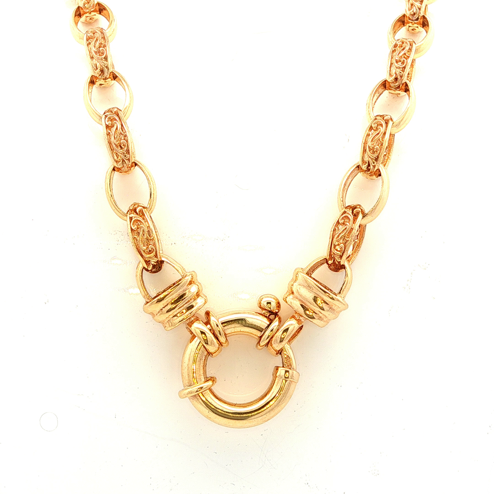 Solid Oval Filigree Belcher Necklace in Yellow Gold