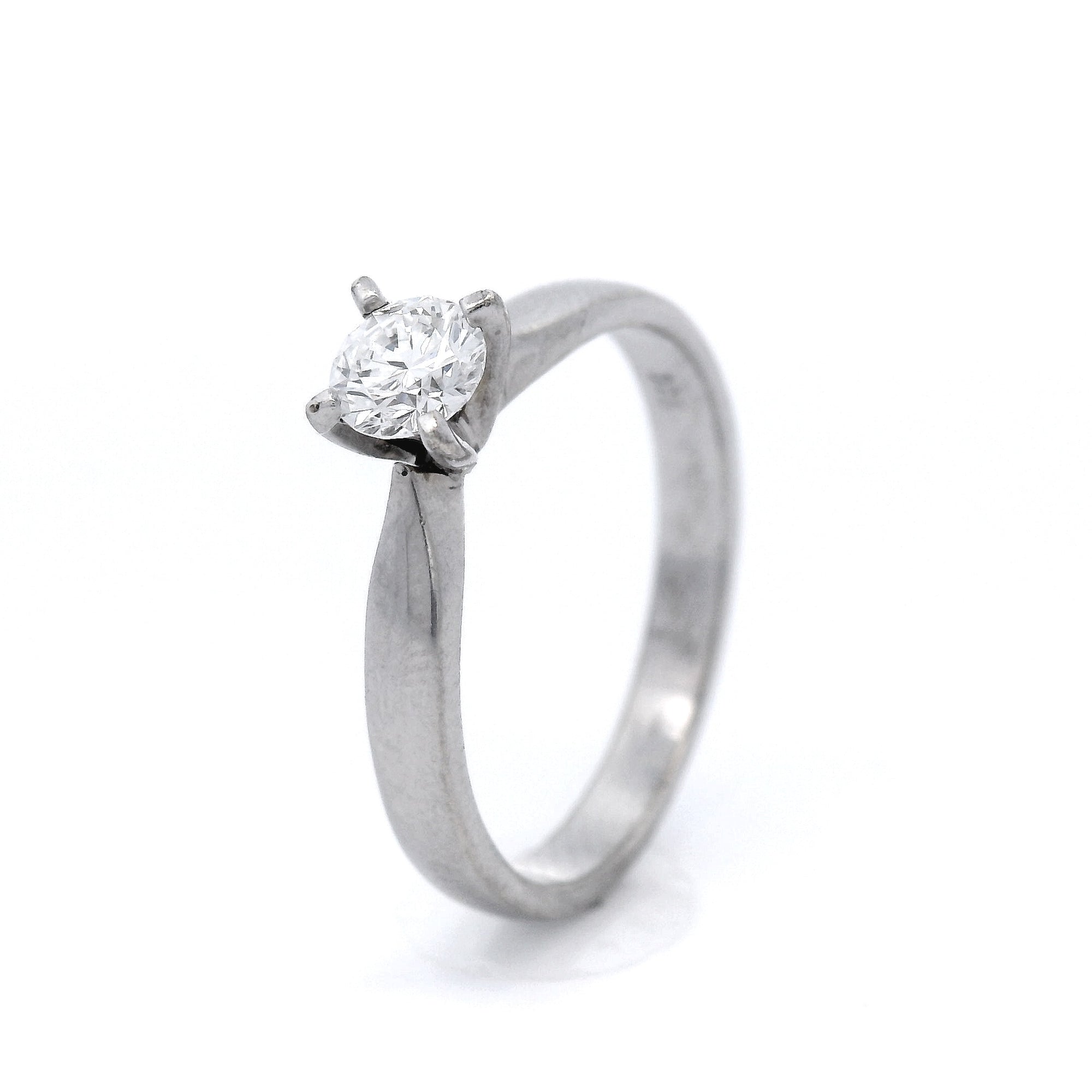 Diamon Set in White Gold Engagement Ring