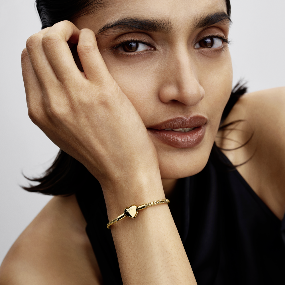 Faceted snake chain sterling silver bracelet with engravable heart clasp