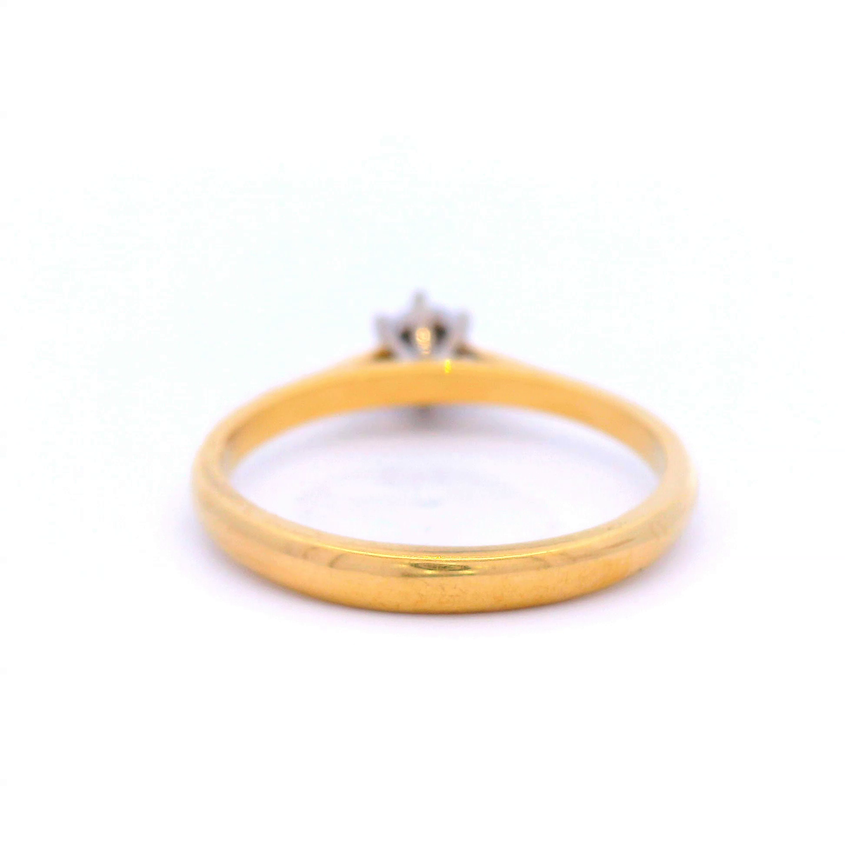 Brilliant Cut Diamond Ring Set In Yellow Gold