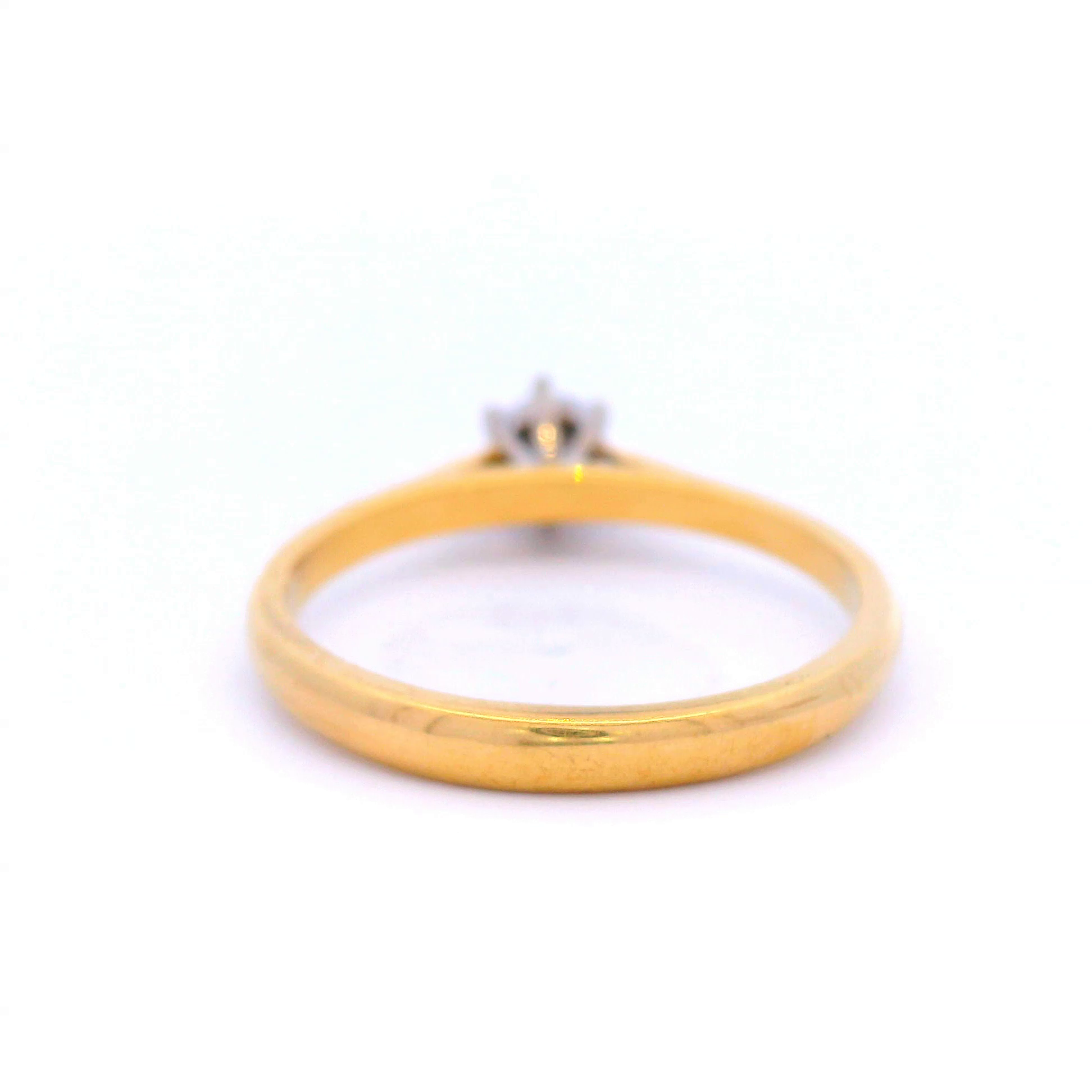 Brilliant Cut Diamond Ring Set in Yellow Gold