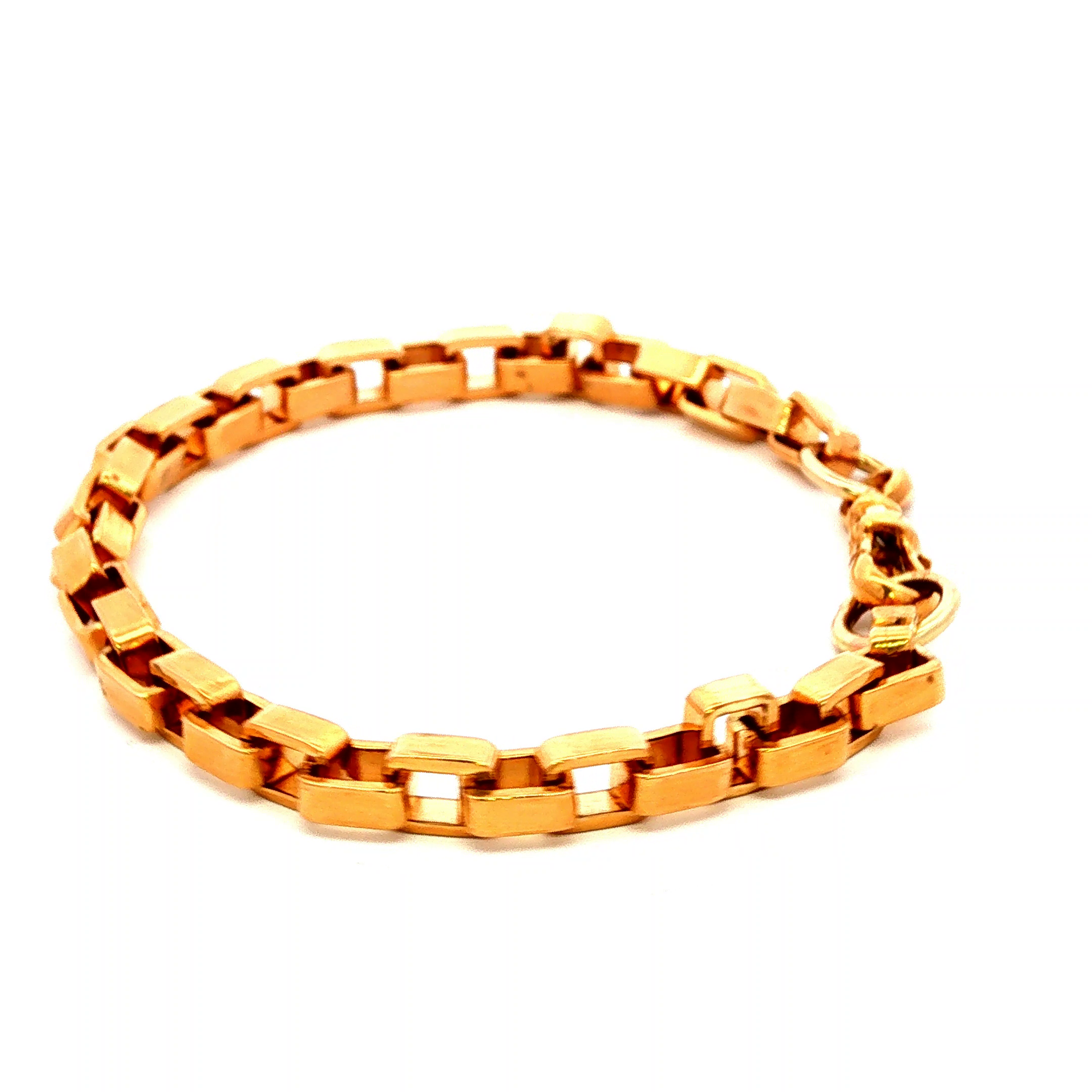Square Plain Belcher Bracelet with Swivel in Yellow Gold
