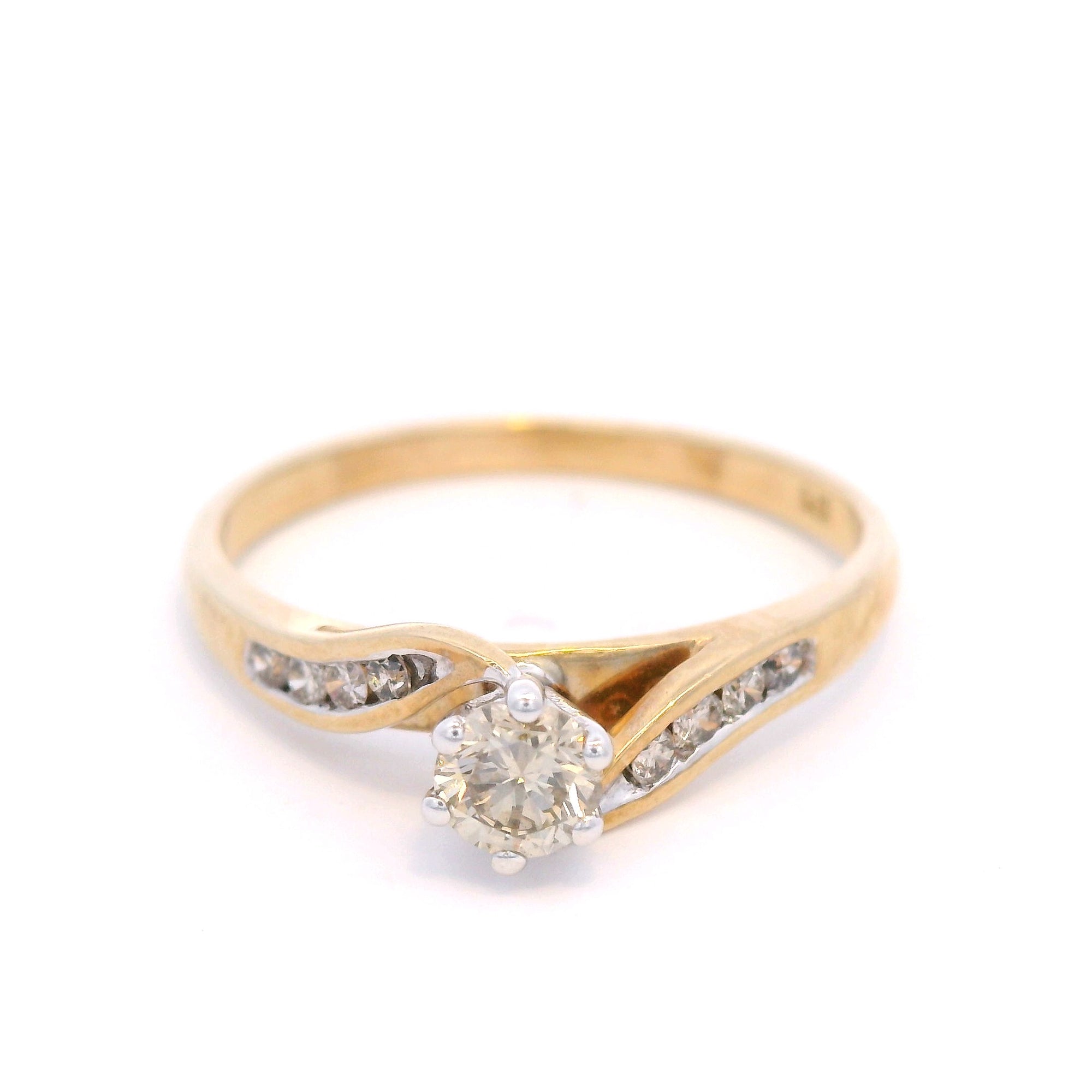 Diamond Halo Ring in Yellow Gold