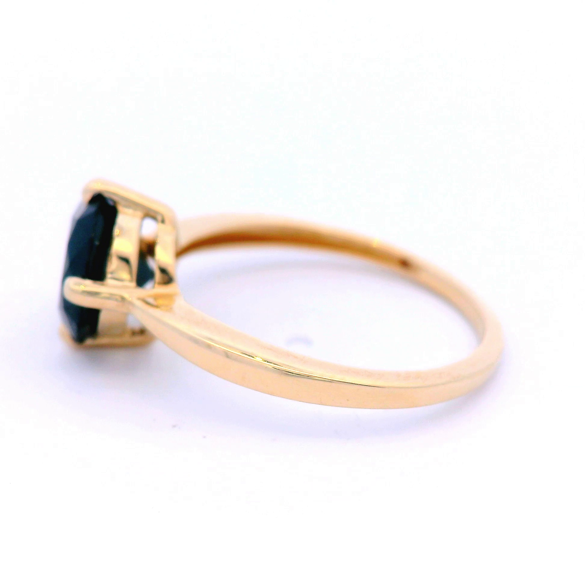 Round Blue/Green Sapphire, set in a 4 claw setting made of 9 Carat Yellow Gold