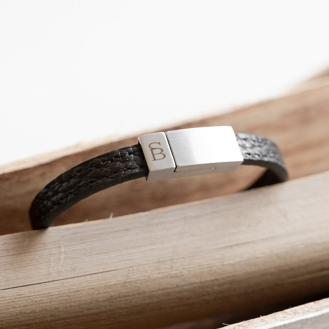 Grady - Brown Medium