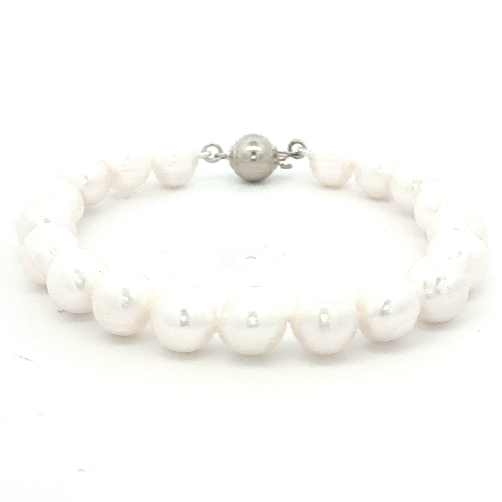 Ikecho Pearl White Circle Bracelet
