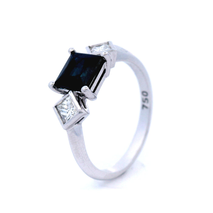 18ct White Gold Natural Blue Saphire & Dia Ring Size N