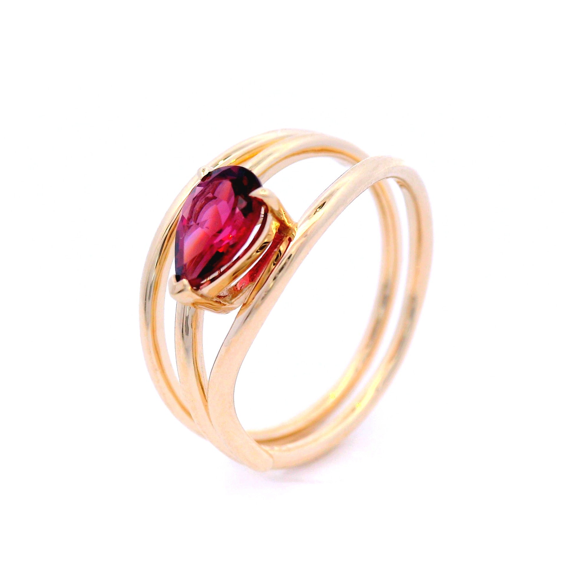 9ct Yellow Gold   GARNET - RHODILITE