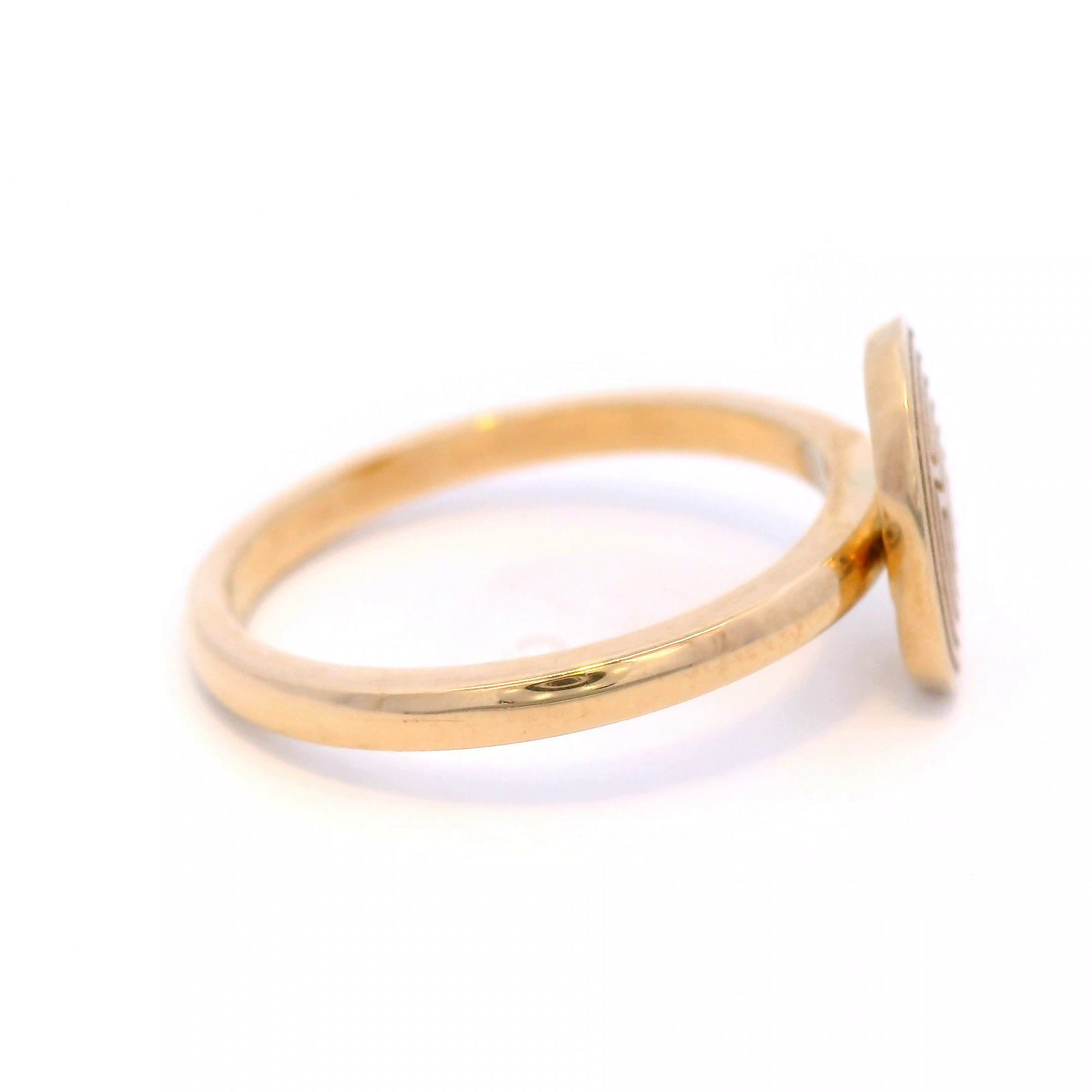 Oval Maze Ring in Yellow Gold