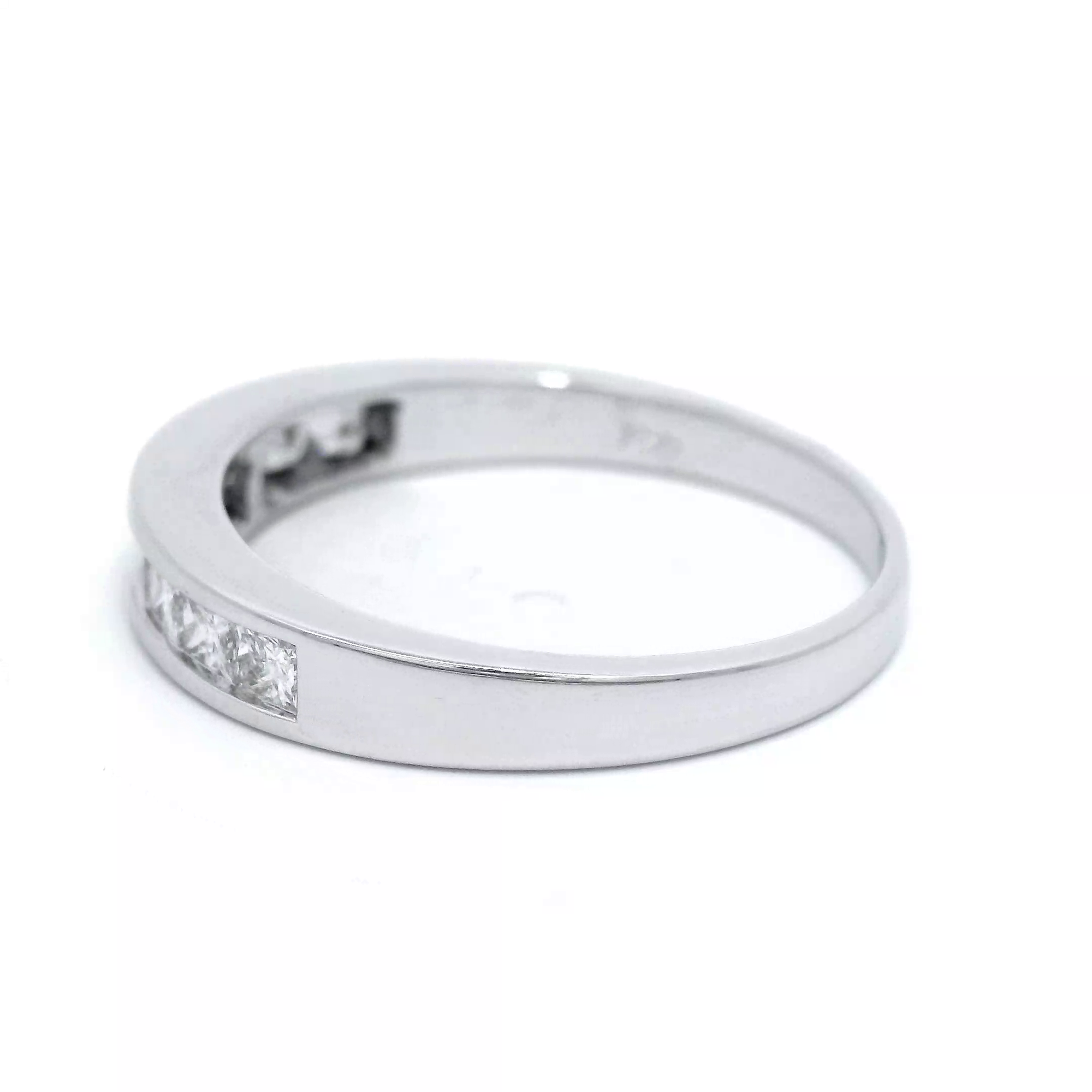 Curved Princess Diamond Ring in White Gold