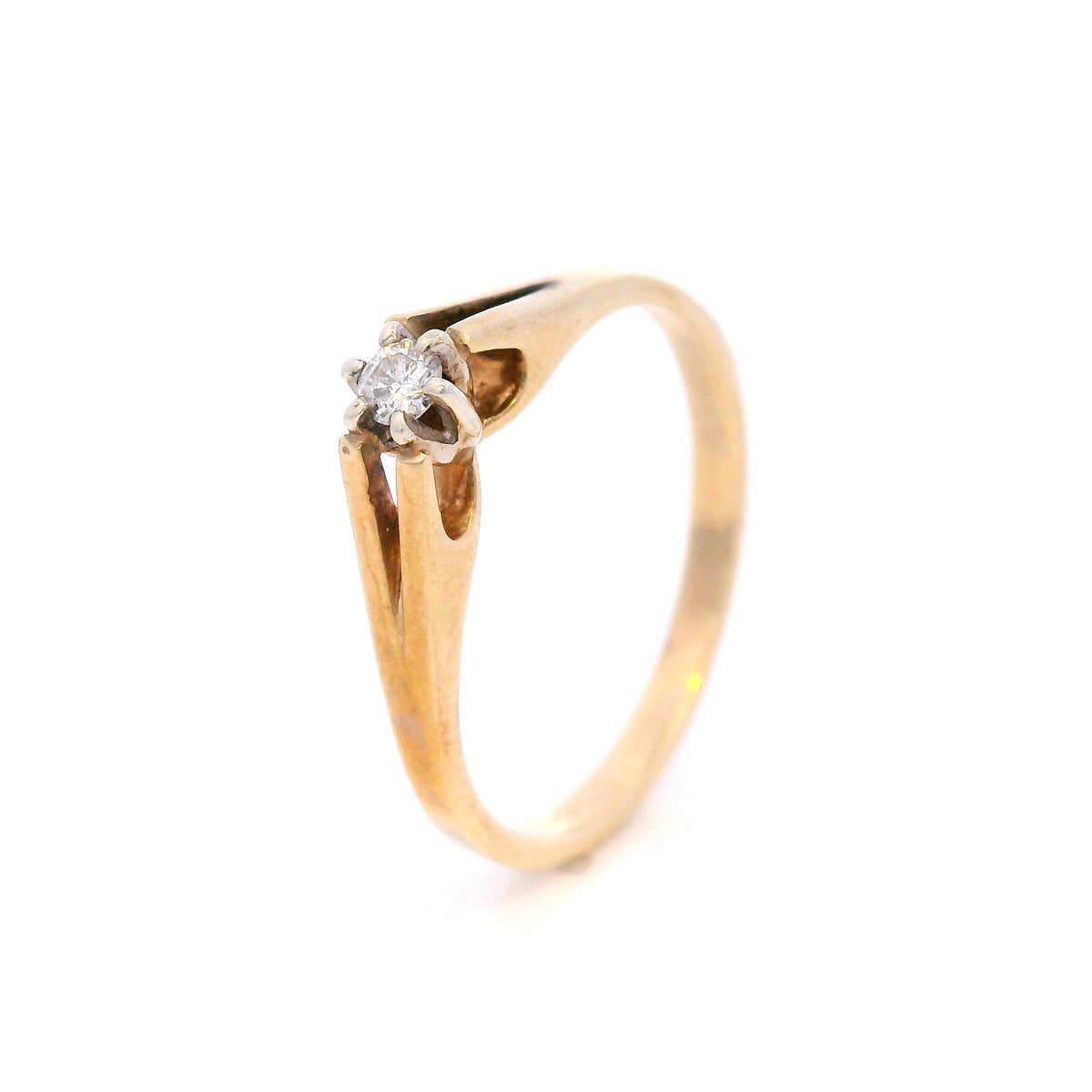 Single Stone Diamond Ring in Yellow Gold