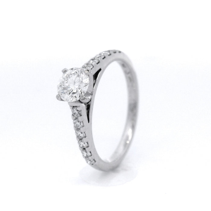 Round Brilliant Cut Diamond Ring Set in White Gold