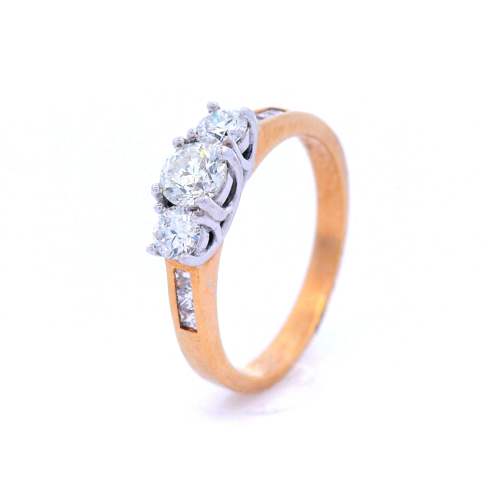 Diamond Engangement Ring set in Yellow Gold