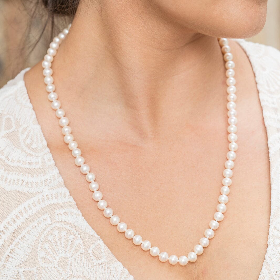Ikecho White Round Freshwater Pearl Necklace