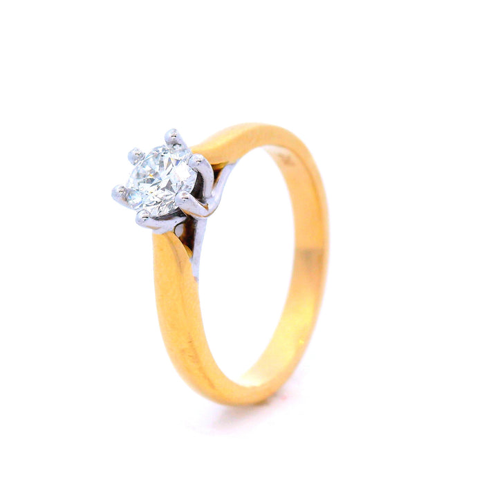 Round Brilliant Cut Diamond Set in 6 Claw Yellow Gold
