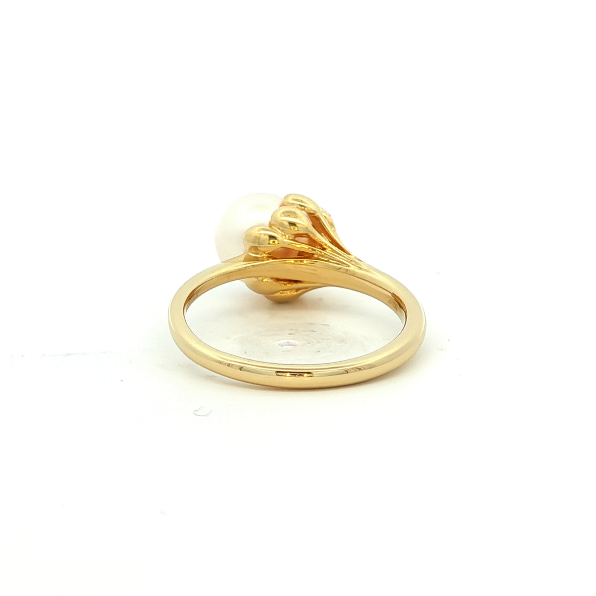 Pearl and Diamond Ring in Yellow Gold