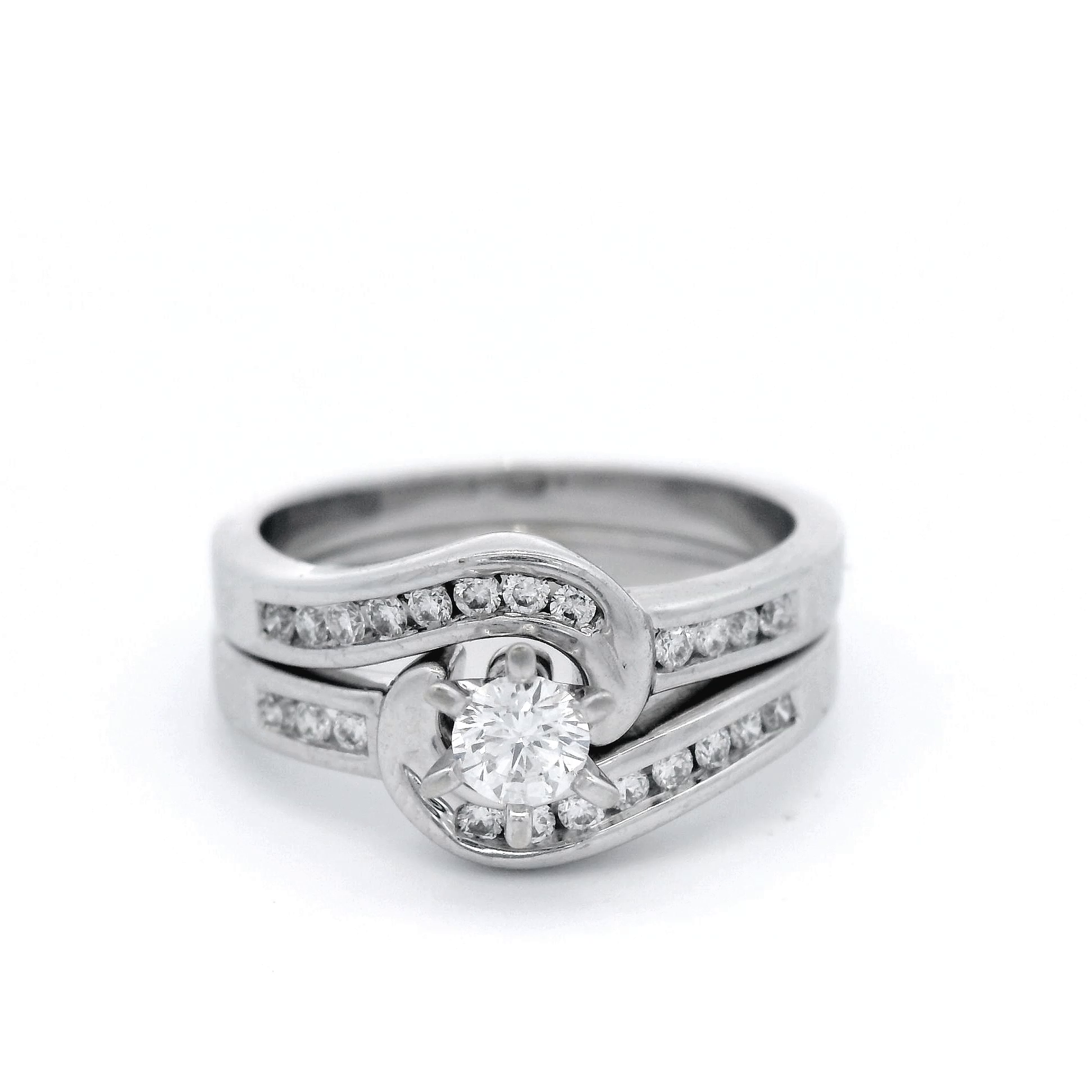 Diamond Ring with Swept Shoulder Sides set in White Gold