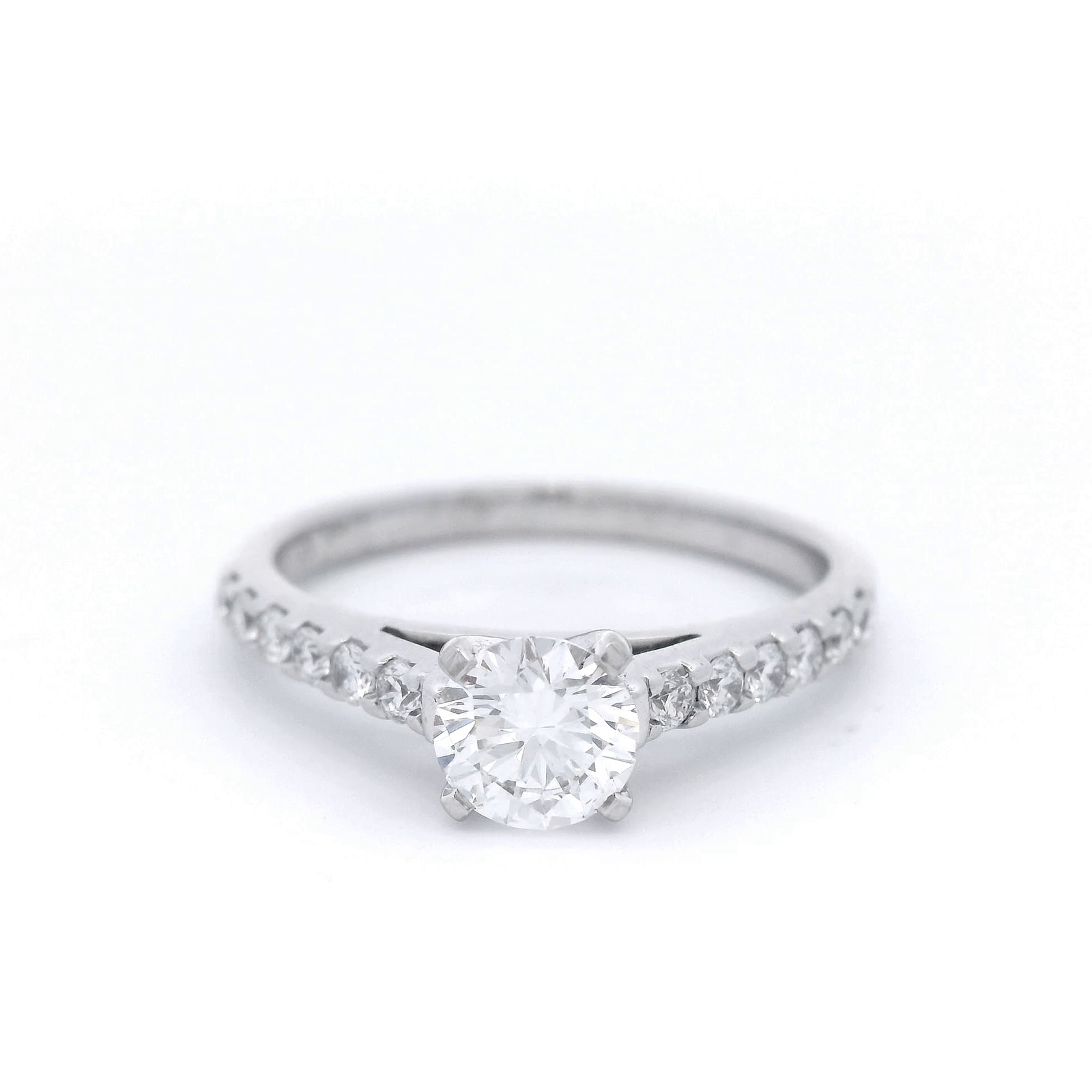 Round Brilliant Cut Diamond Ring Set in White Gold