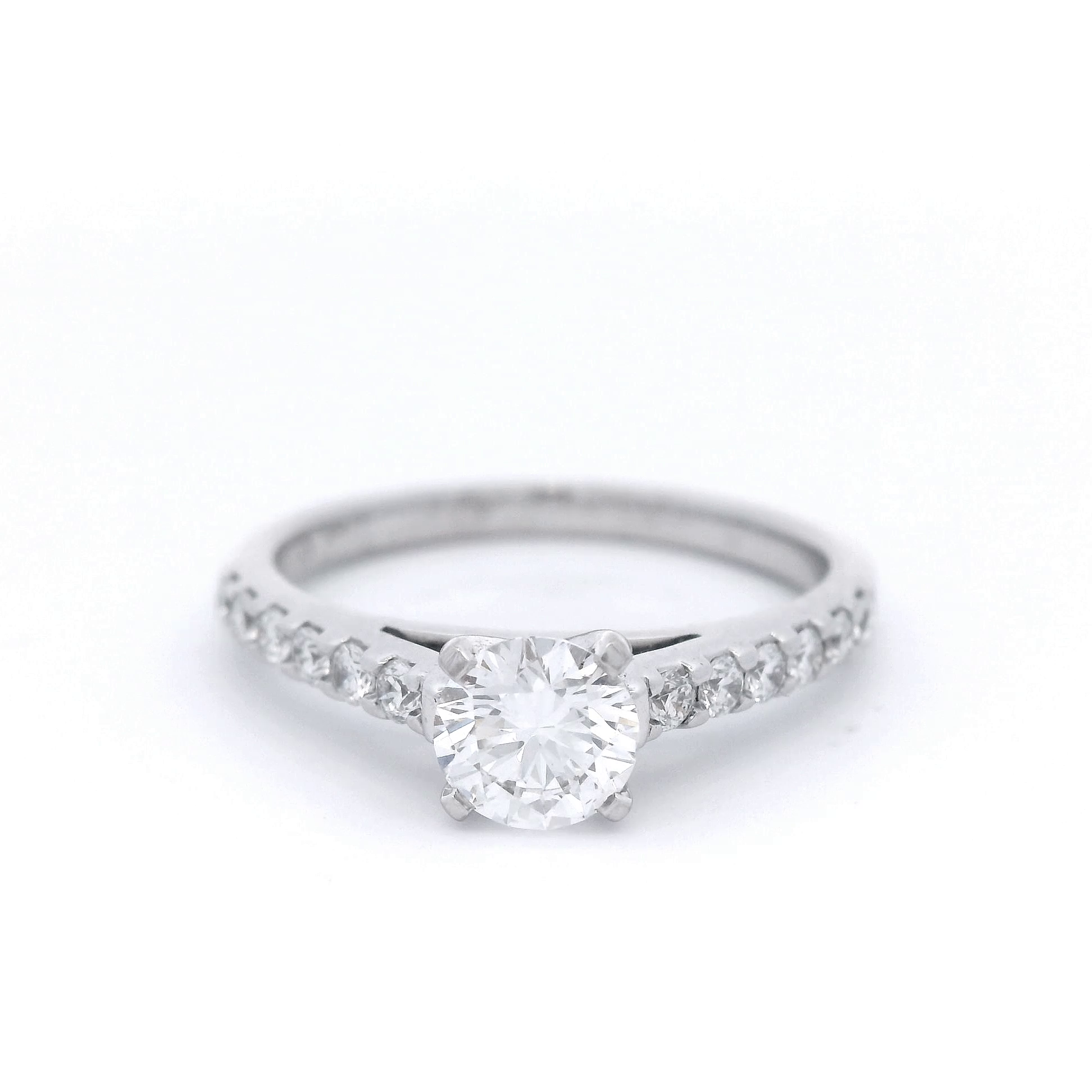 Round Brilliant Cut Diamond Ring Set in White Gold